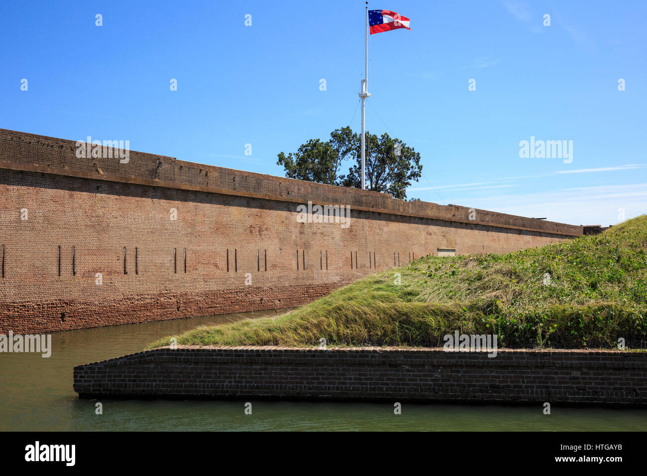 Fossato e parete del Fort Pulaski monumento nazionale Foto Stock