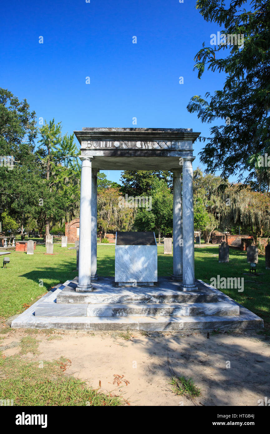 Tomba di Button Gwinnett, firmatario della dichiarazione di indipendenza americana, coloniale Cimitero Parco a Savannah, Georgia. Foto Stock