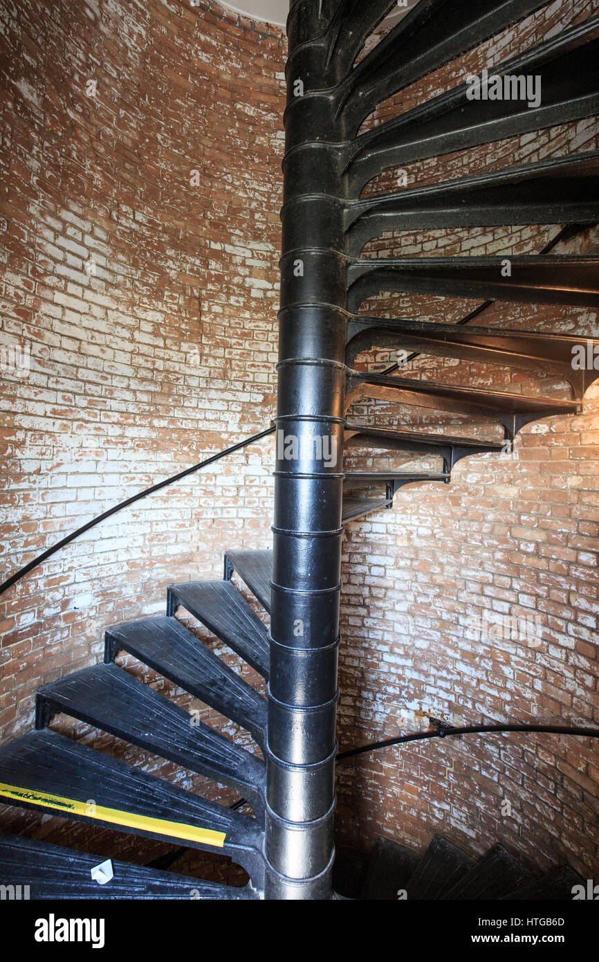 La scala a chiocciola in Tybee Island Lighthouse. Foto Stock