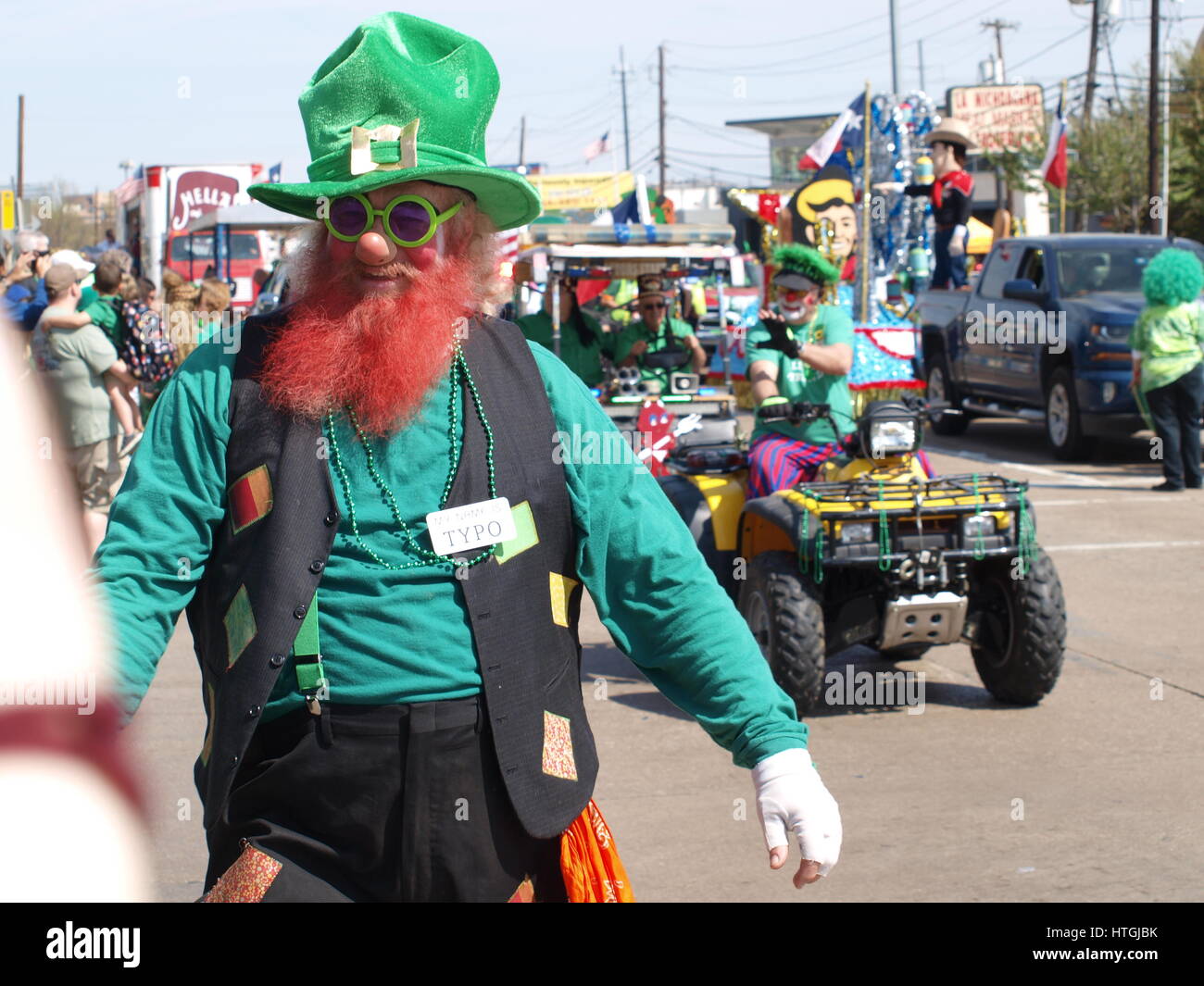 Dallas, noi undicesimo marzo 2017. L annuale Dallas San Patrizio Parade scese oggi con ex Dallas capo di polizia, David Brown come Grand maresciallo. Credito: dallaspaparazzo/Alamy Live News Foto Stock