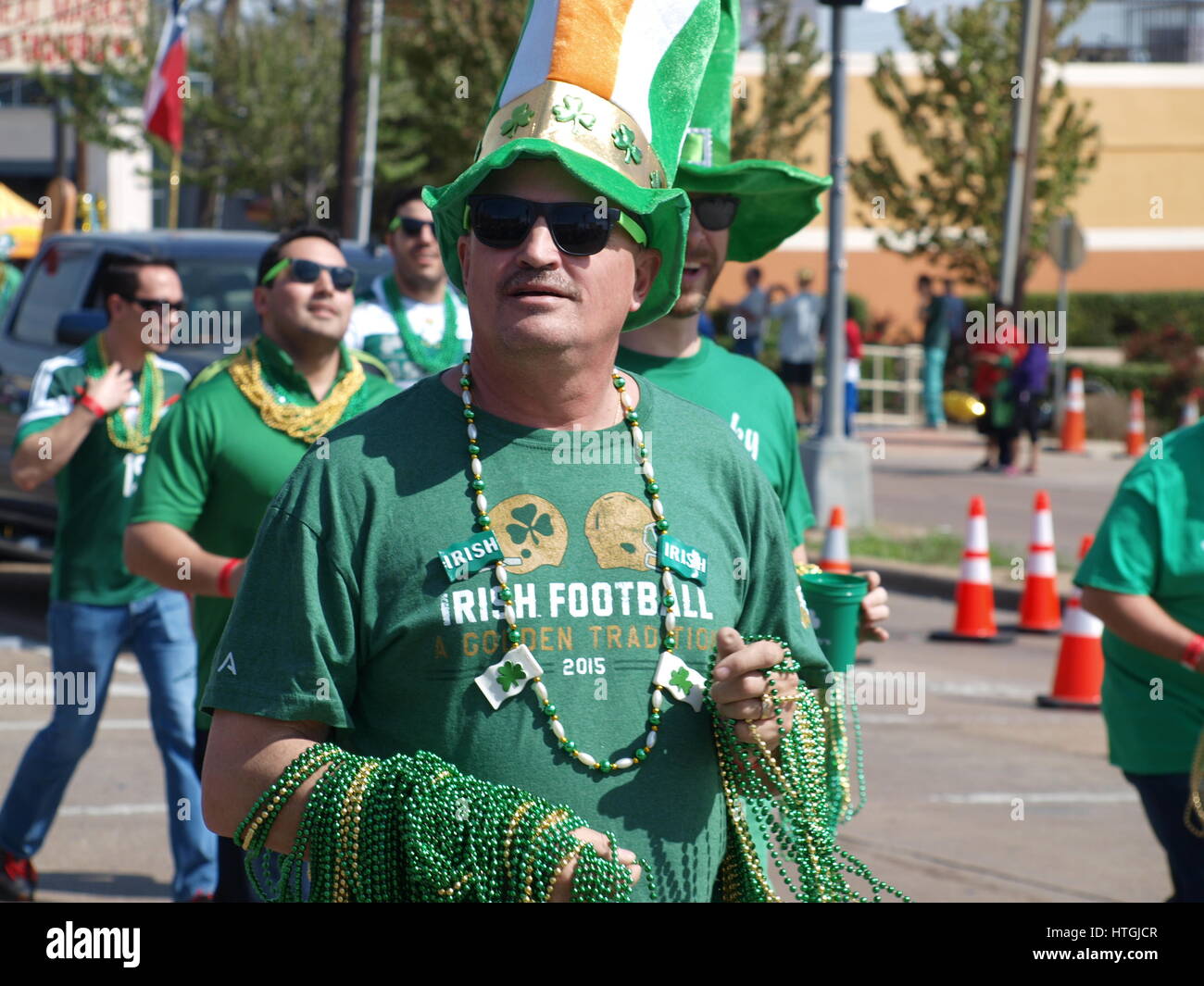 Dallas, noi undicesimo marzo 2017. L annuale Dallas San Patrizio Parade scese oggi con ex Dallas capo di polizia, David Brown come Grand maresciallo. Credito: dallaspaparazzo/Alamy Live News Foto Stock