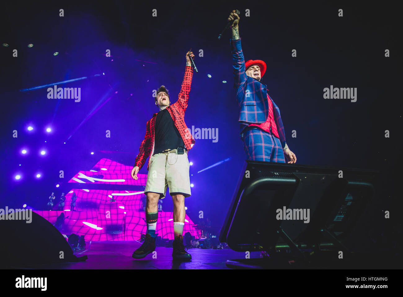 Torino, Italia. Undicesimo Mar, 2017. Marzo 11, 2017: J-Ax & Fedez performing live sul palco della Pala Alpitour a Torino per il loro primo "Comunisti Col Rolex' tour 2017 concerto foto: Cronos/Alessandro Bosio Credito: Cronos Foto/Alamy Live News Foto Stock