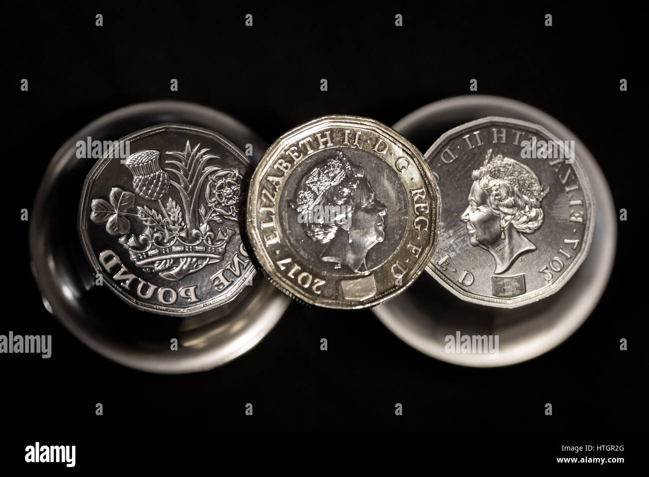 Llantrisant, nel Galles del Sud, Regno Unito. Il 14 marzo 2017. Il Royal Mint. Utensili di monete di morire. Utilizzato per premere il nuovo £ 1 moneta che entrerà in circolazione il 28 marzo. © Guy Corbishley/Alamy Live News Foto Stock