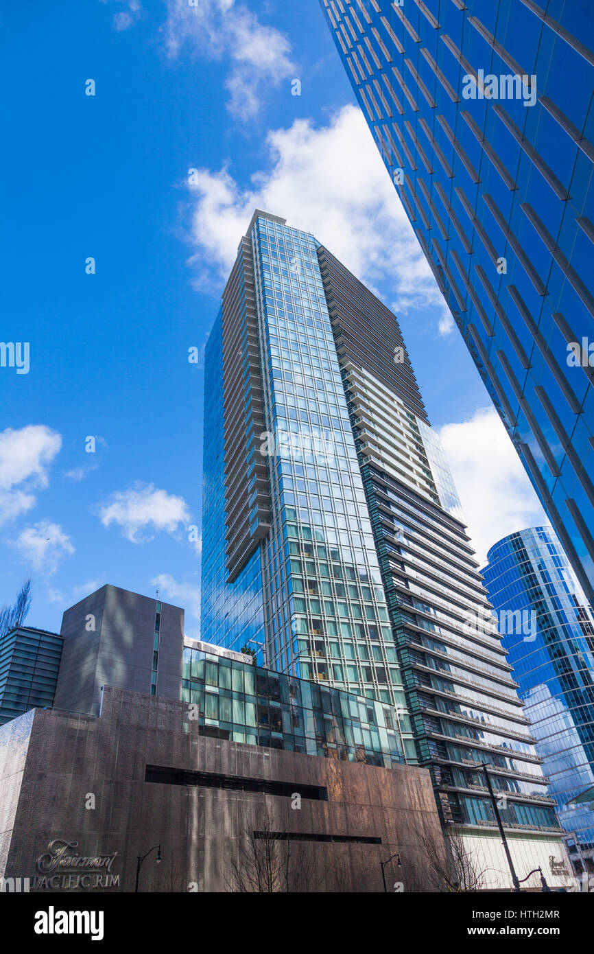 Riflettente di torri di vetro nel centro cittadino di Vancouver, Canada Foto Stock