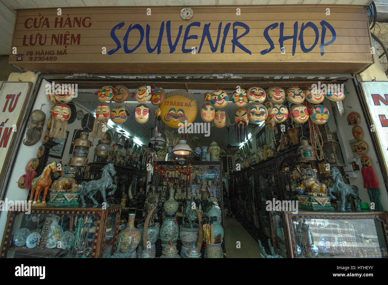 Negozio di souvenir in Hanoi, Vietnam Foto Stock