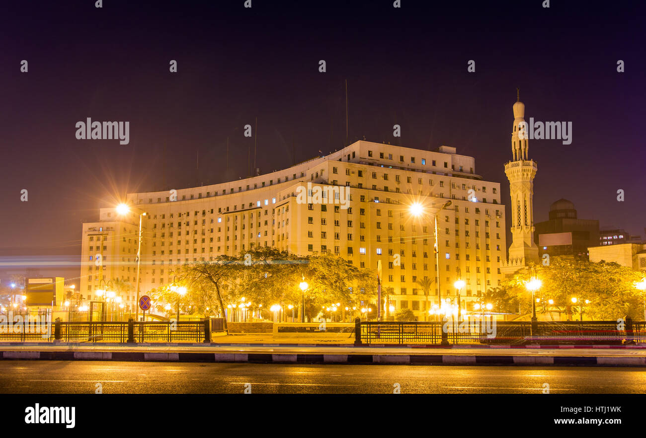 Il Mogamma, un edificio governativo sulla piazza Tahrir al Cairo Foto Stock