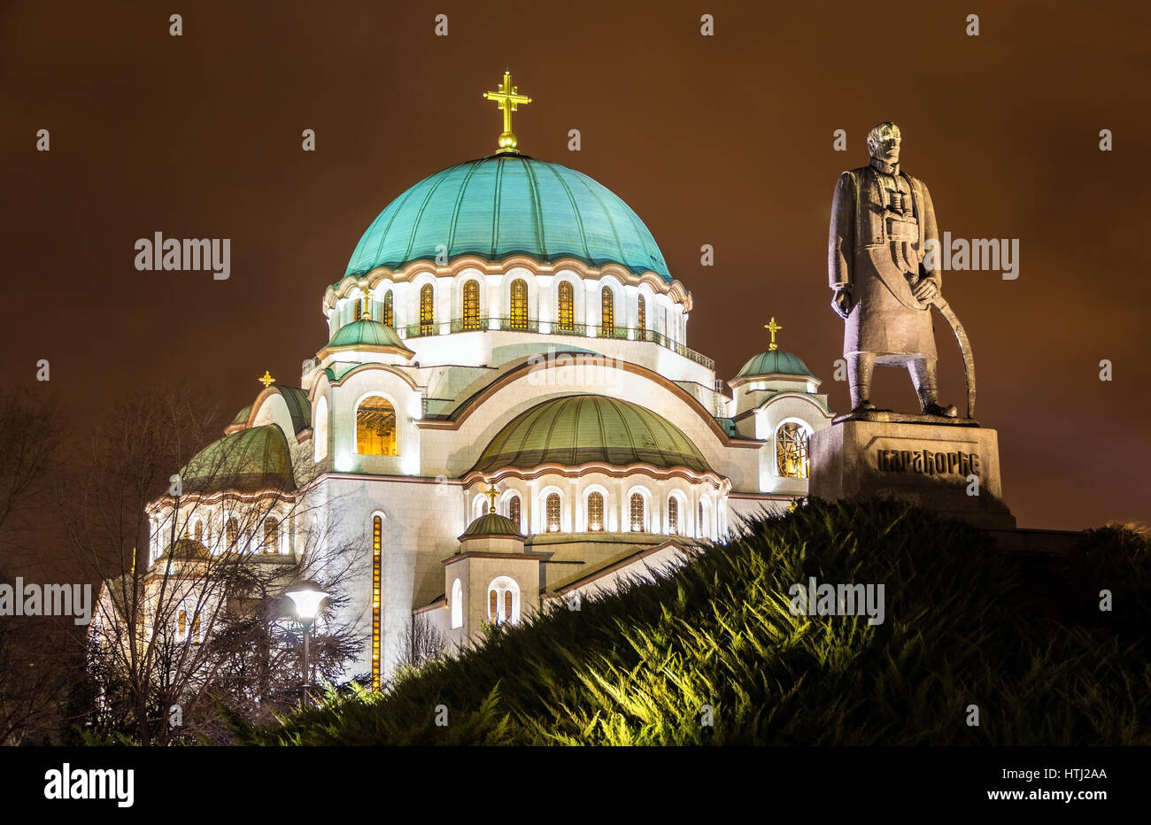 Monumento Karadjordje e la chiesa di San Sava a Belgrado in Serbia Foto Stock
