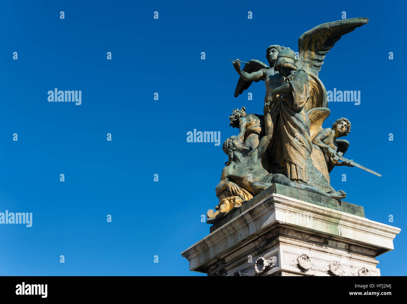Bronzo gruppo sculptoral 'pensiero' dall altare della nazione un monumento nel centro di Roma, gettato nel 1911 dall'artista Monteverde (con copia spazio) Foto Stock