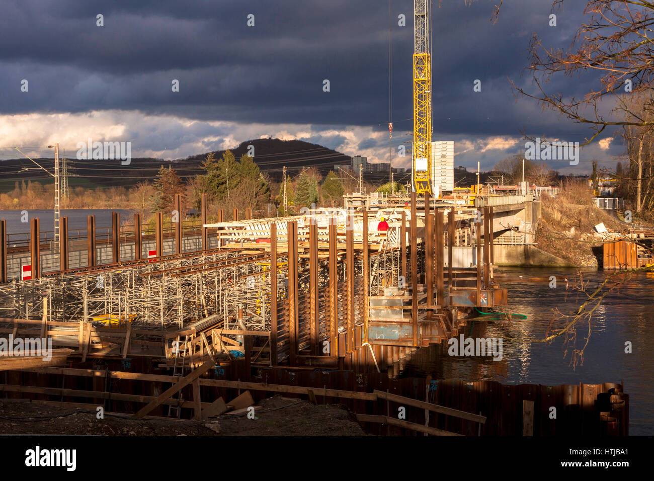 Germania, Wetter sul fiume Ruhr, nuova costruzione dell'Obergraben ponte della strada federale B 226 al lago Harkort. Foto Stock