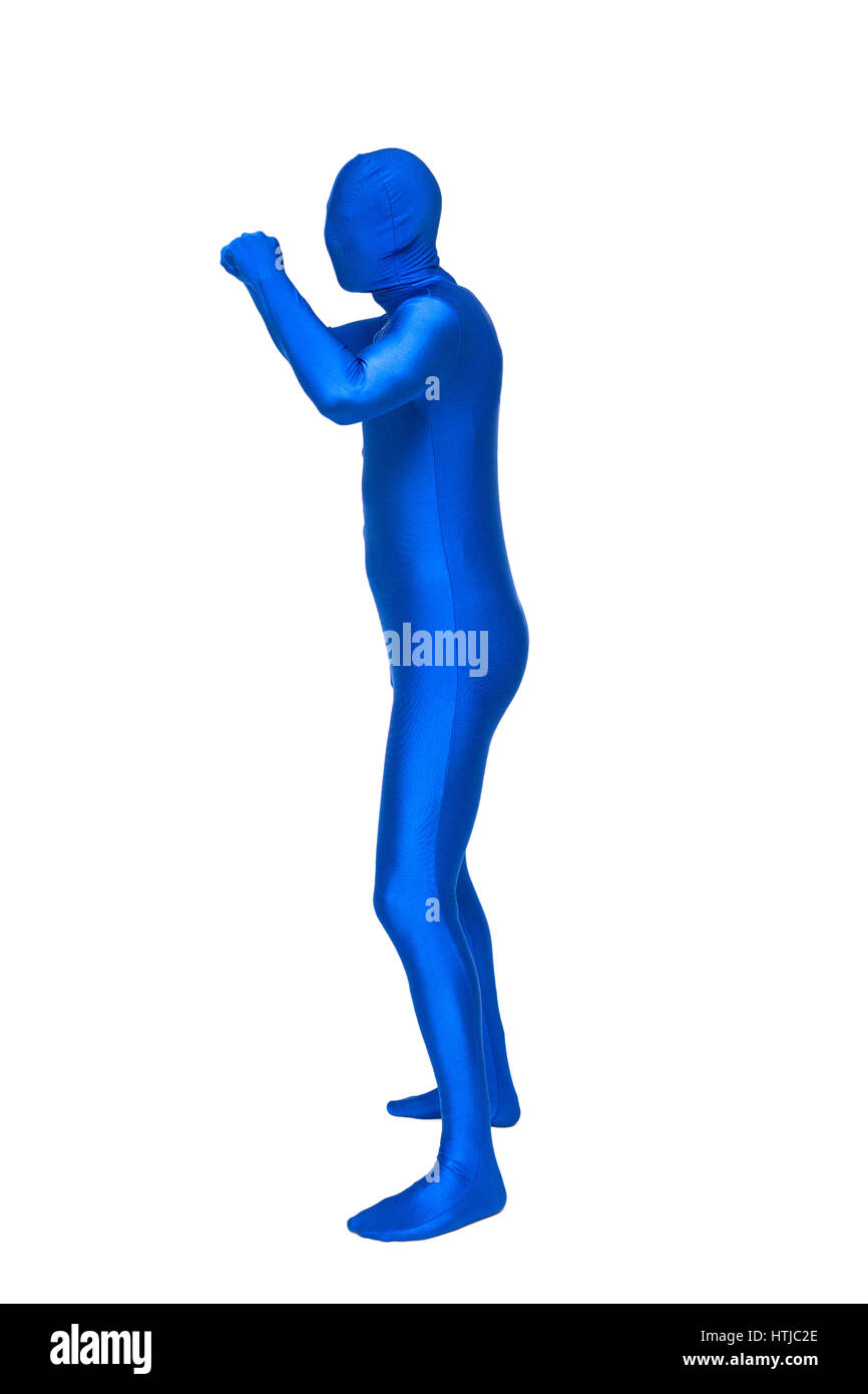 Misterioso uomo blu in costume gesti con le mani Foto Stock