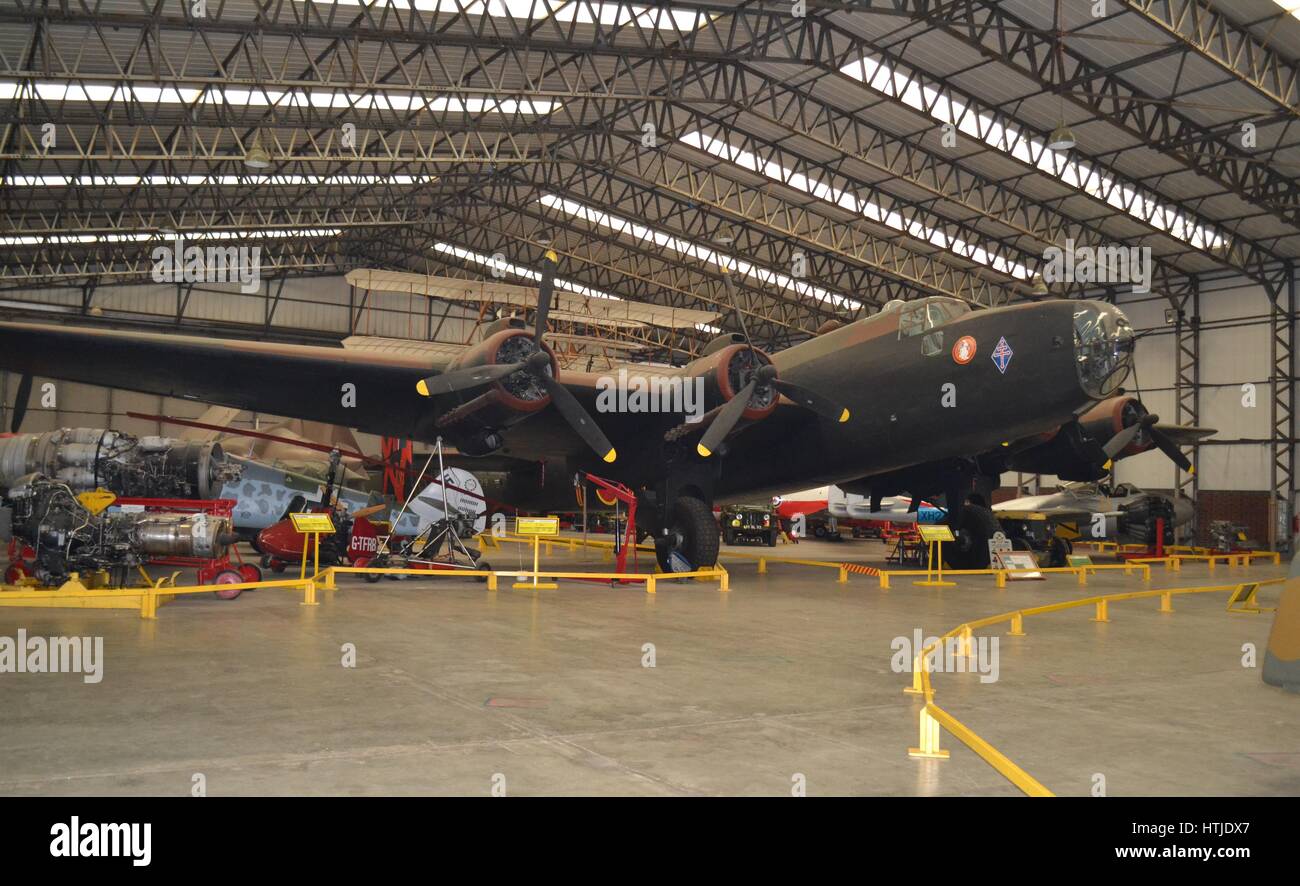 Halifax Mk III, WW2 bombardiere, Yorkshire Air Museum & Allied Forces Memorial, Elvington, Yorkshire Foto Stock