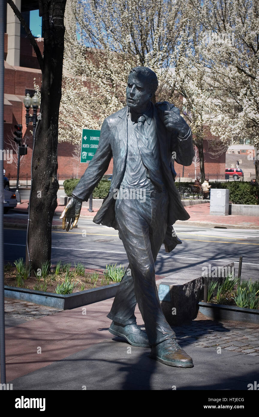 Ex Sindaco Kevin statua bianca lungo la greenway nel centro cittadino di Boston, Massachusetts Foto Stock