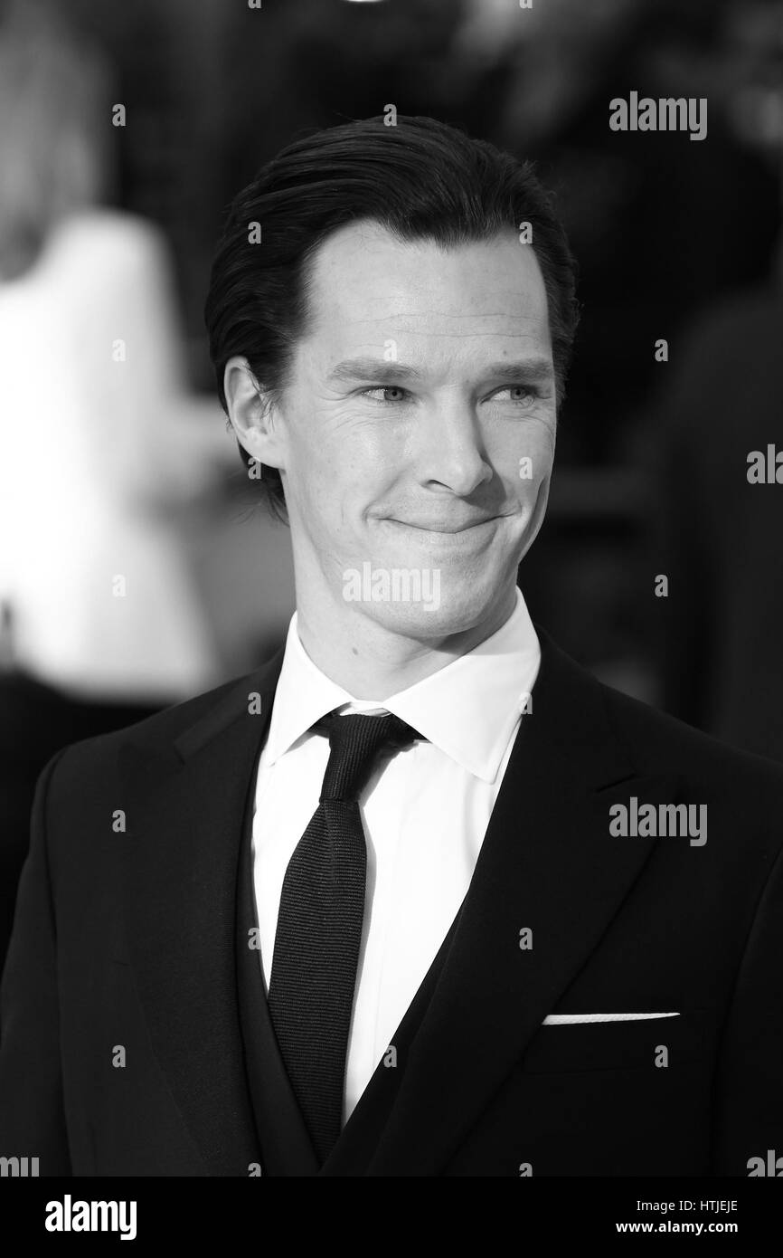 Londra, UK, 2 maggio, 2013: Benedetto cumberbatch ( immagine Altered digitalmente a monocromatica ) IL REGNO UNITO premiere di Star trek nelle tenebre" presso il cinema empire Foto Stock