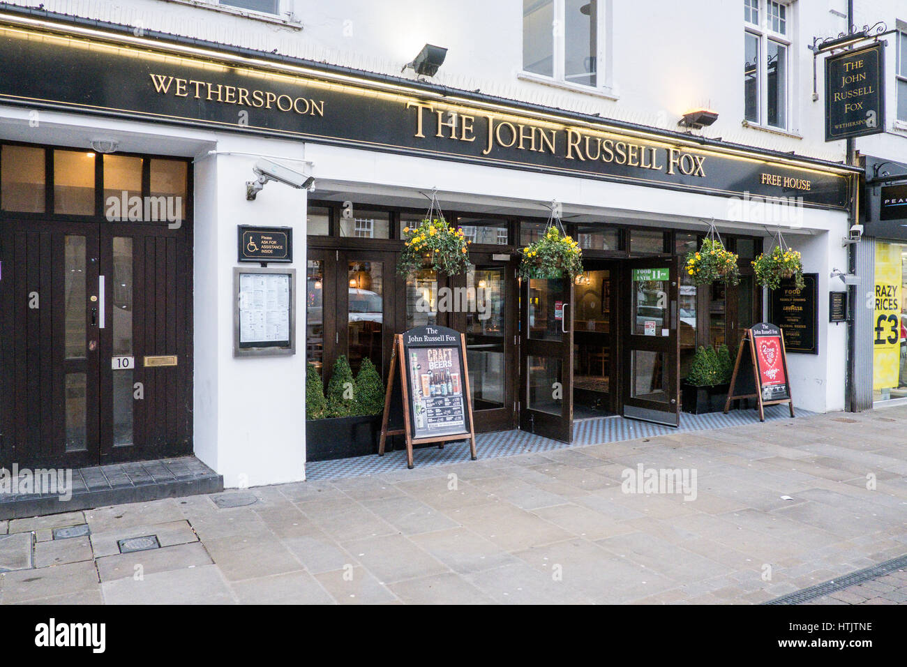 John Russel Fox Wetherspoons in Andover Hampshire Foto Stock