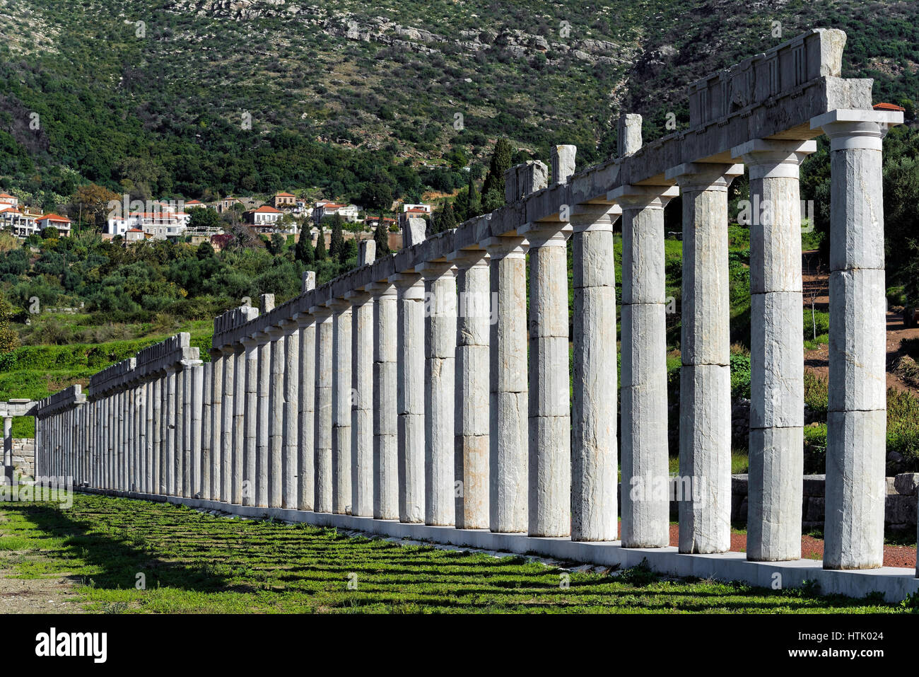 Il stoas del ginnasio nel sito archeologico dell'antica Messene nel Peloponneso, Grecia Foto Stock