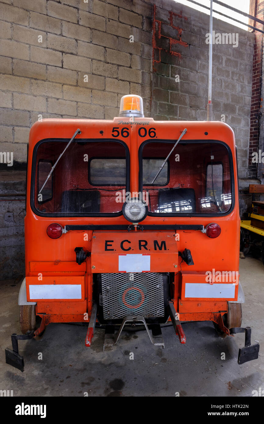 Due-sede orange MT-19 Canadian National 5606 Fairmont automobile / auto di ispezione, Onan benzina motore utilizzato dalla Canadian National Railway, Ontario. Foto Stock