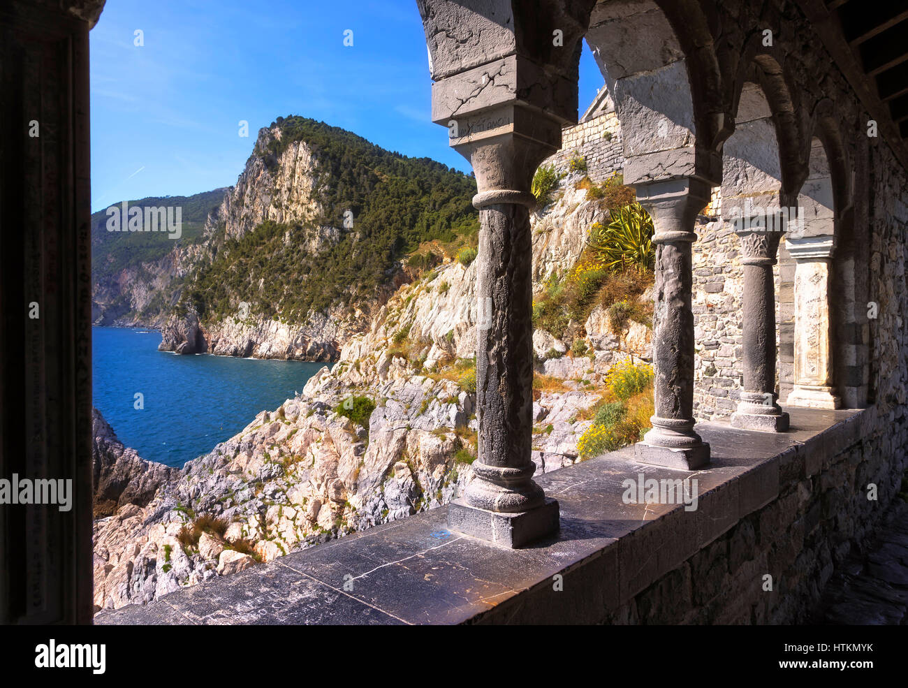 Portovenere costa, vista dalla Chiesa di San Pietro finestra. Cinque Terre, Cinque Terre Liguria Italia Europa. Foto Stock