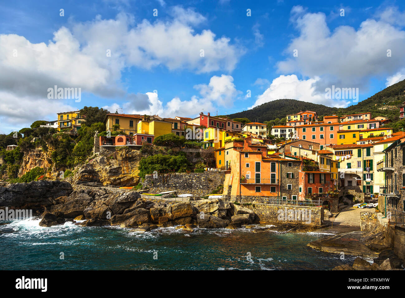 Tellaro rocce e vecchio villaggio sul mare. Cinque Terre, Cinque Terre Liguria Italia Europa. Foto Stock