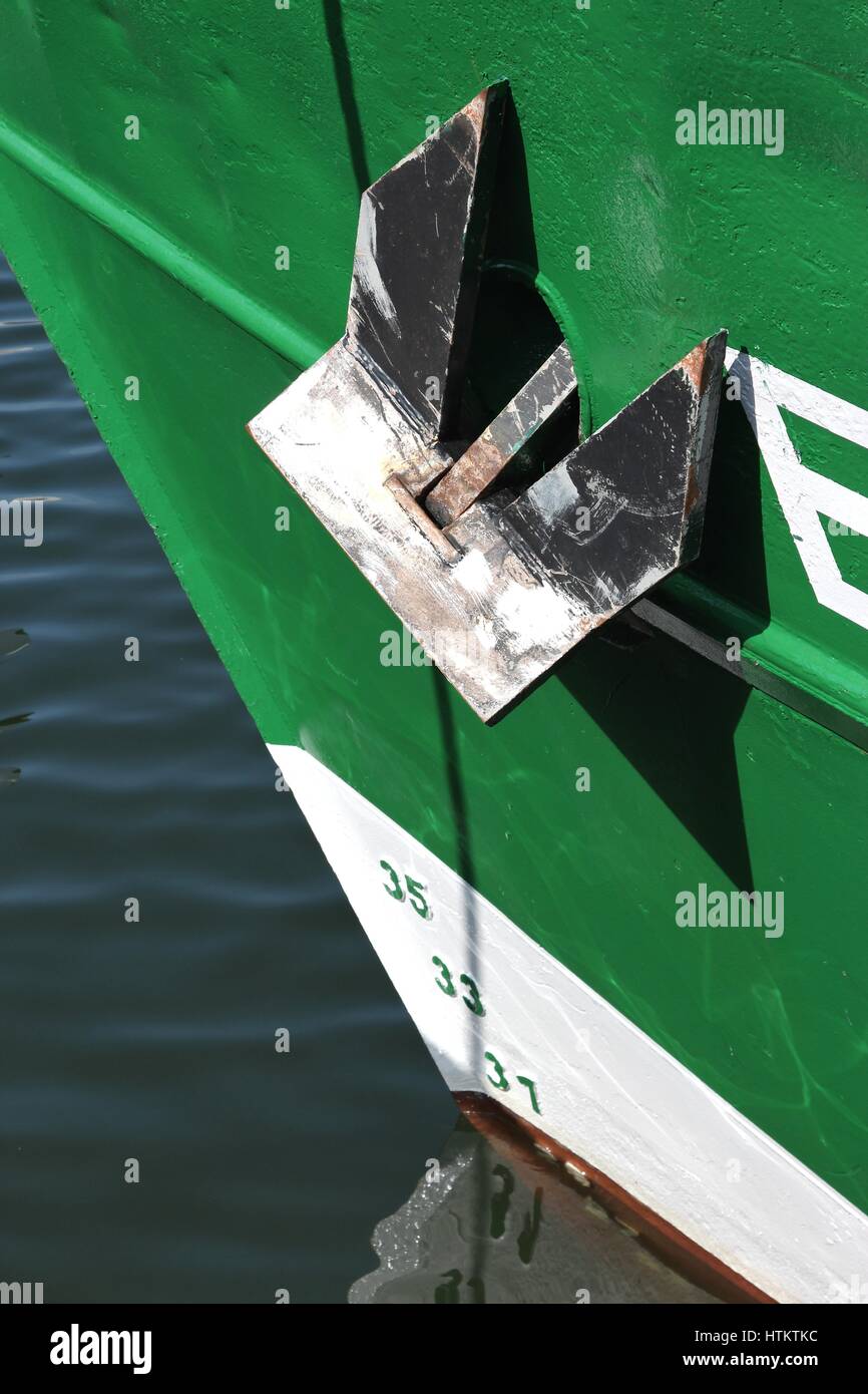 Dispositivo di ancoraggio di una nave da pesca Foto Stock