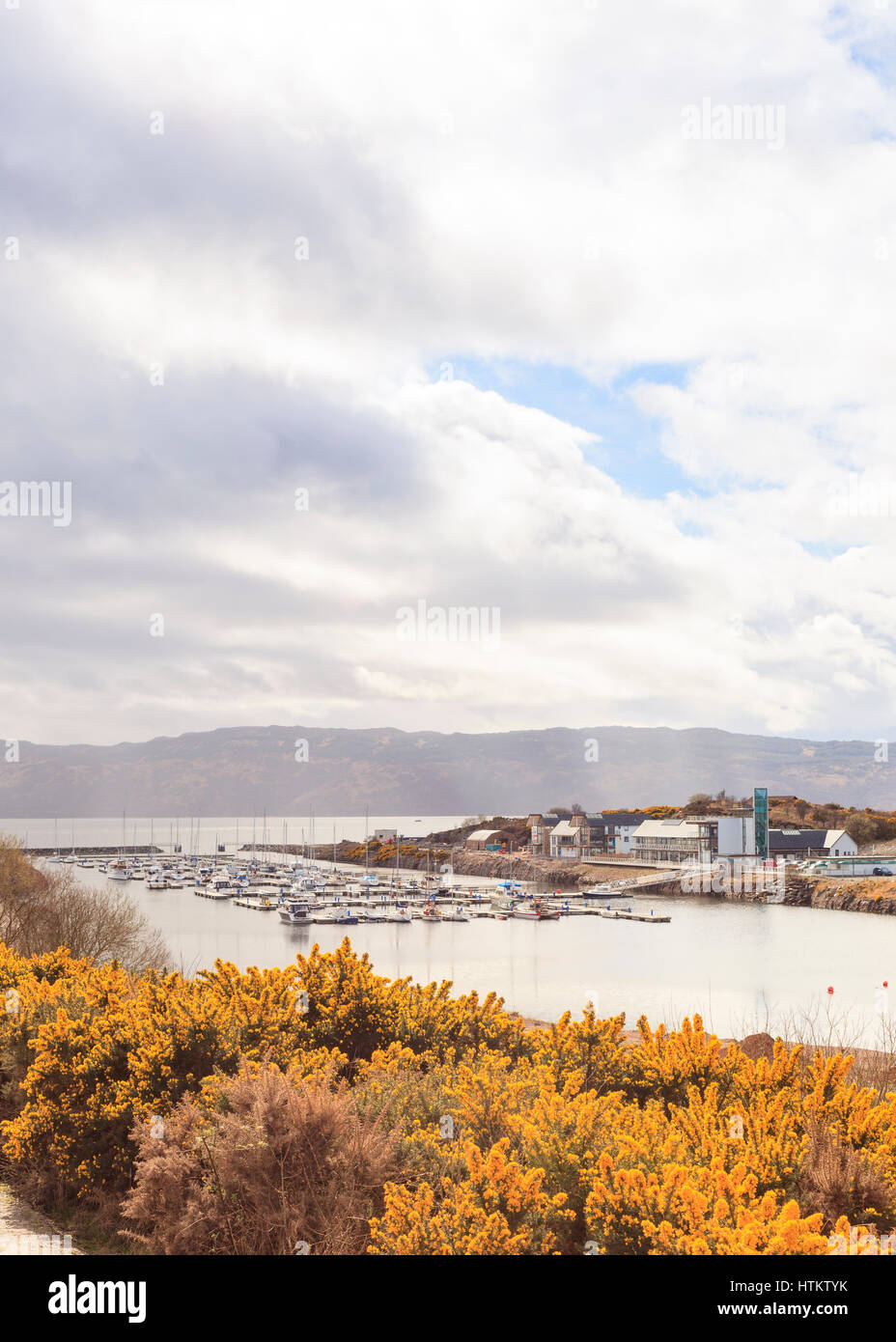 Vista su Portavadie Marina sul Loch Fyne, Argyll & Bute, Scotland, Regno Unito modello di rilascio: No. Proprietà di rilascio: No. Foto Stock
