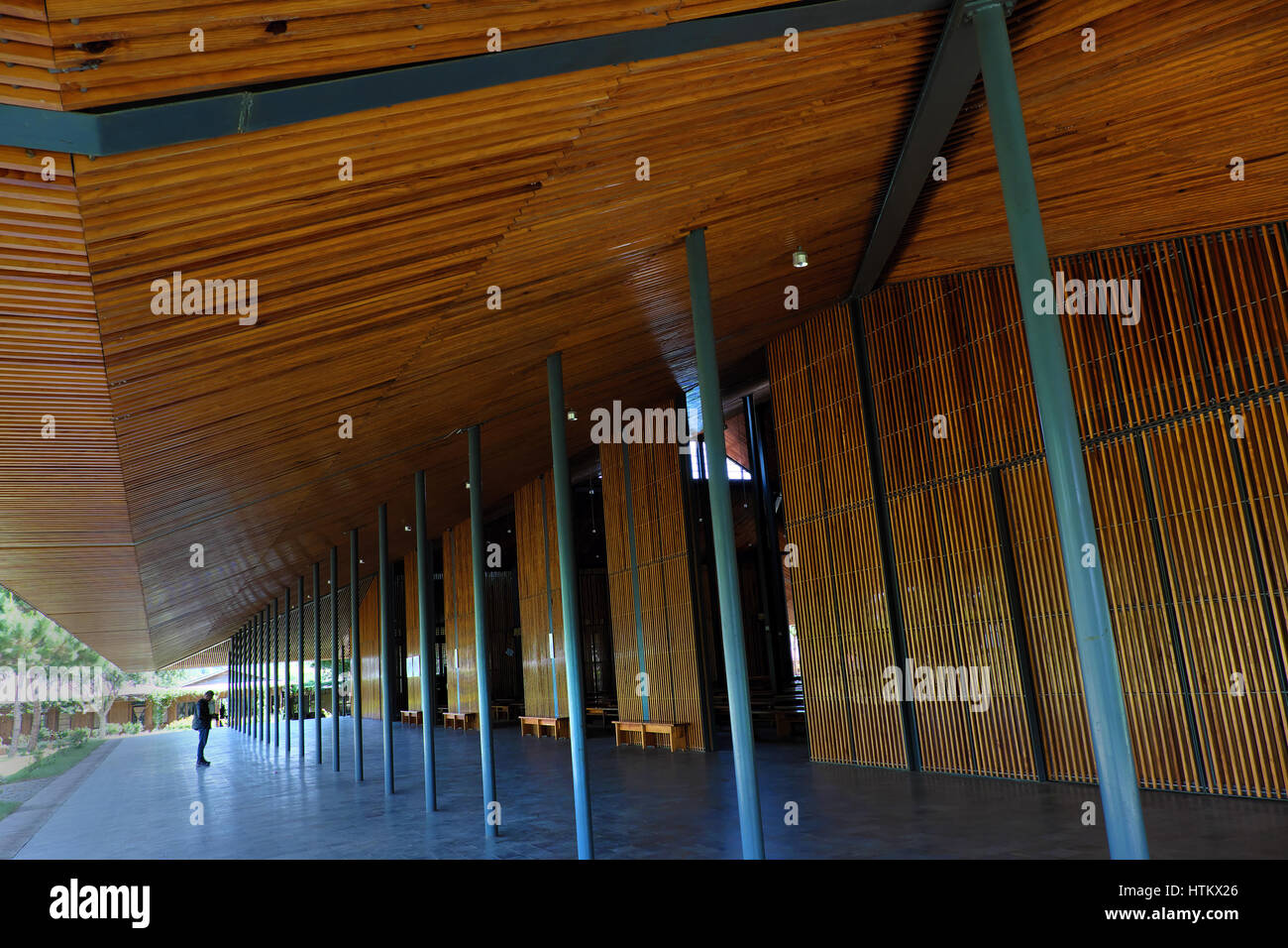 Incredibile architettura verde di Ka Don chiesa, Don Duong, Dalat campagna, Vietnam Kadon cappella in legno e luce naturale in modo rispettoso dell'ambiente posto Foto Stock