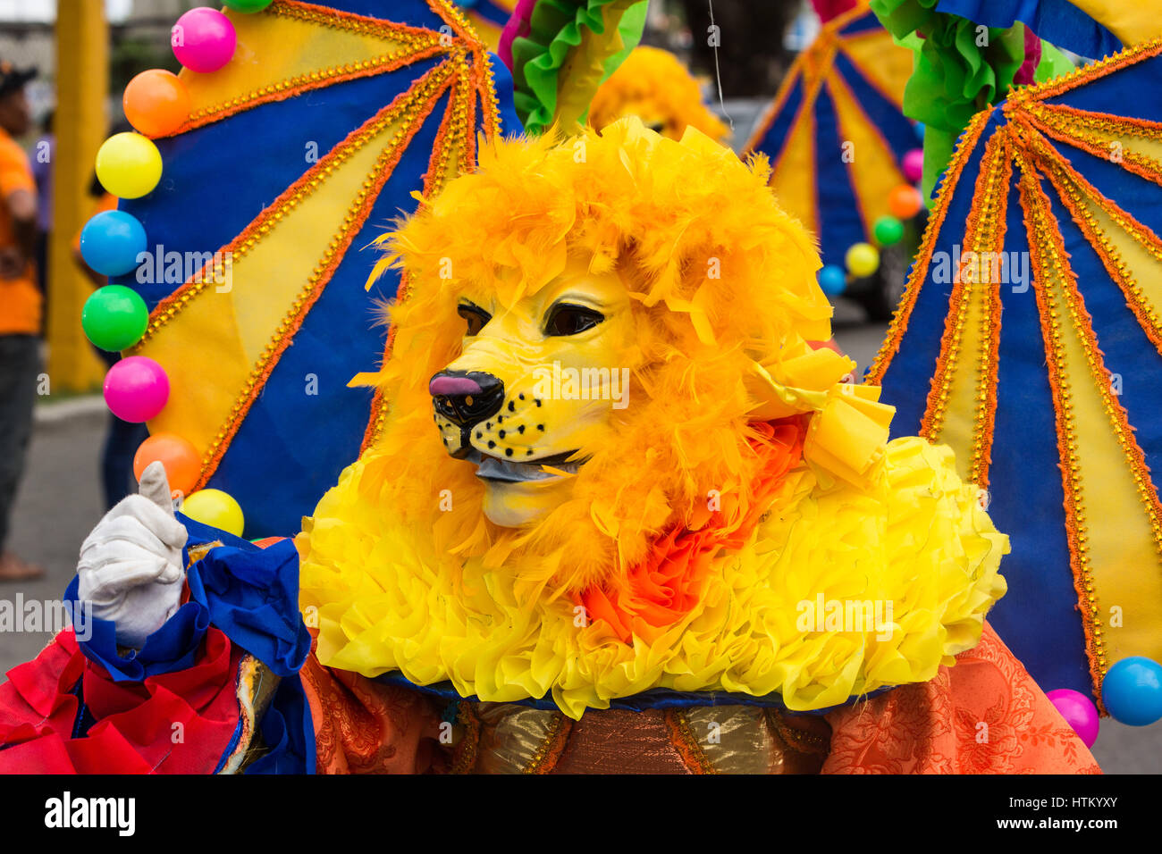 Un leone alato costume in La Vega sfilata di carnevale. Repubblica  Dominicana. La prima volta documentata festa di carnevale in che cosa ora è  la Repubblica Dominicana Foto stock - Alamy