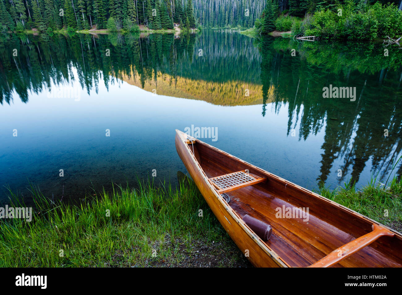 Lone Duck Bay sul lago fulmini, in E.C. Manning Provincial Park, British Columbia. Foto Stock