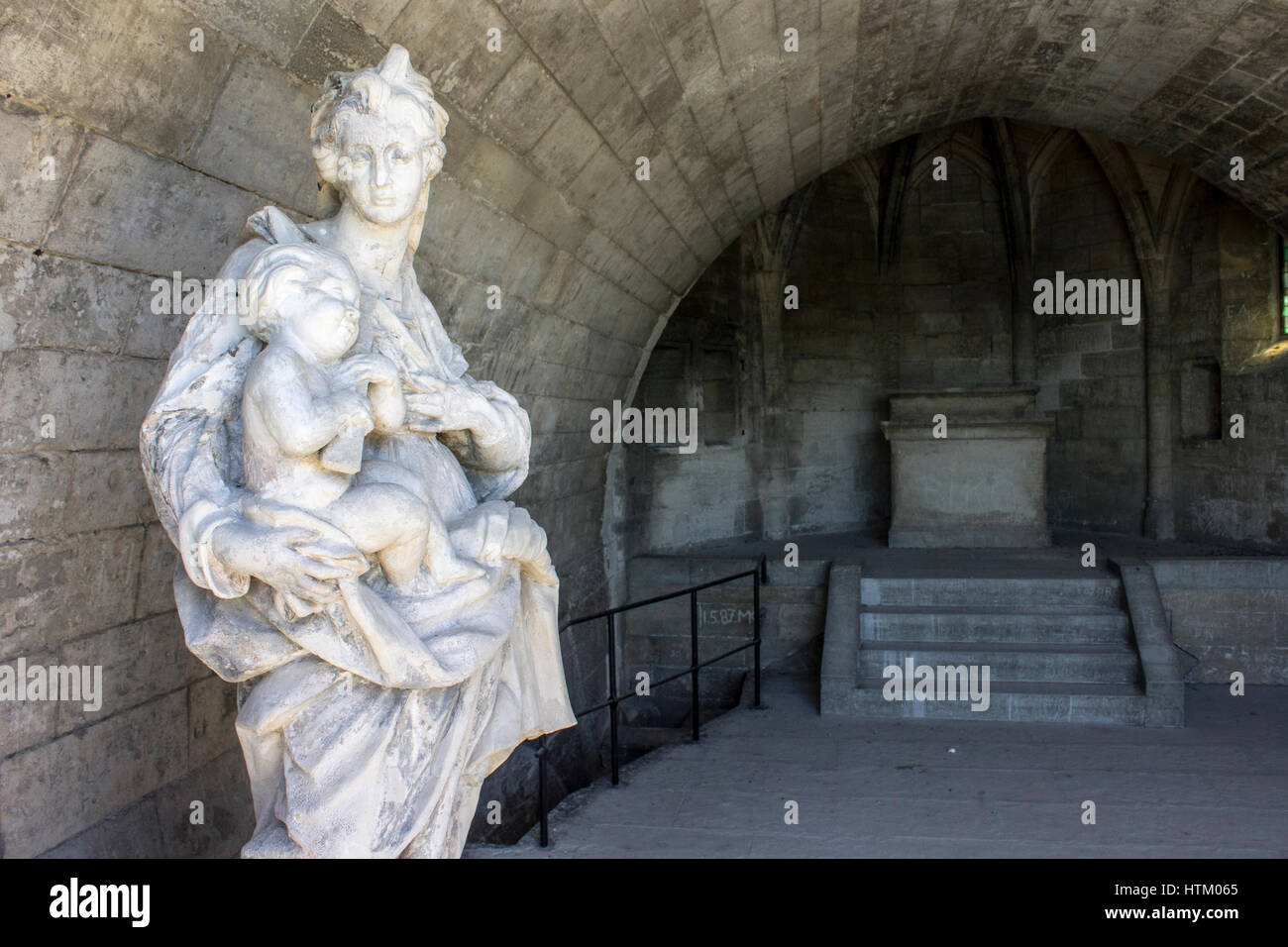 Il Pont Saint-Benezet, noto anche come il Pont d'Avignon, un famoso ponte medievale della città di Avignone, nel sud della Francia. Foto Stock