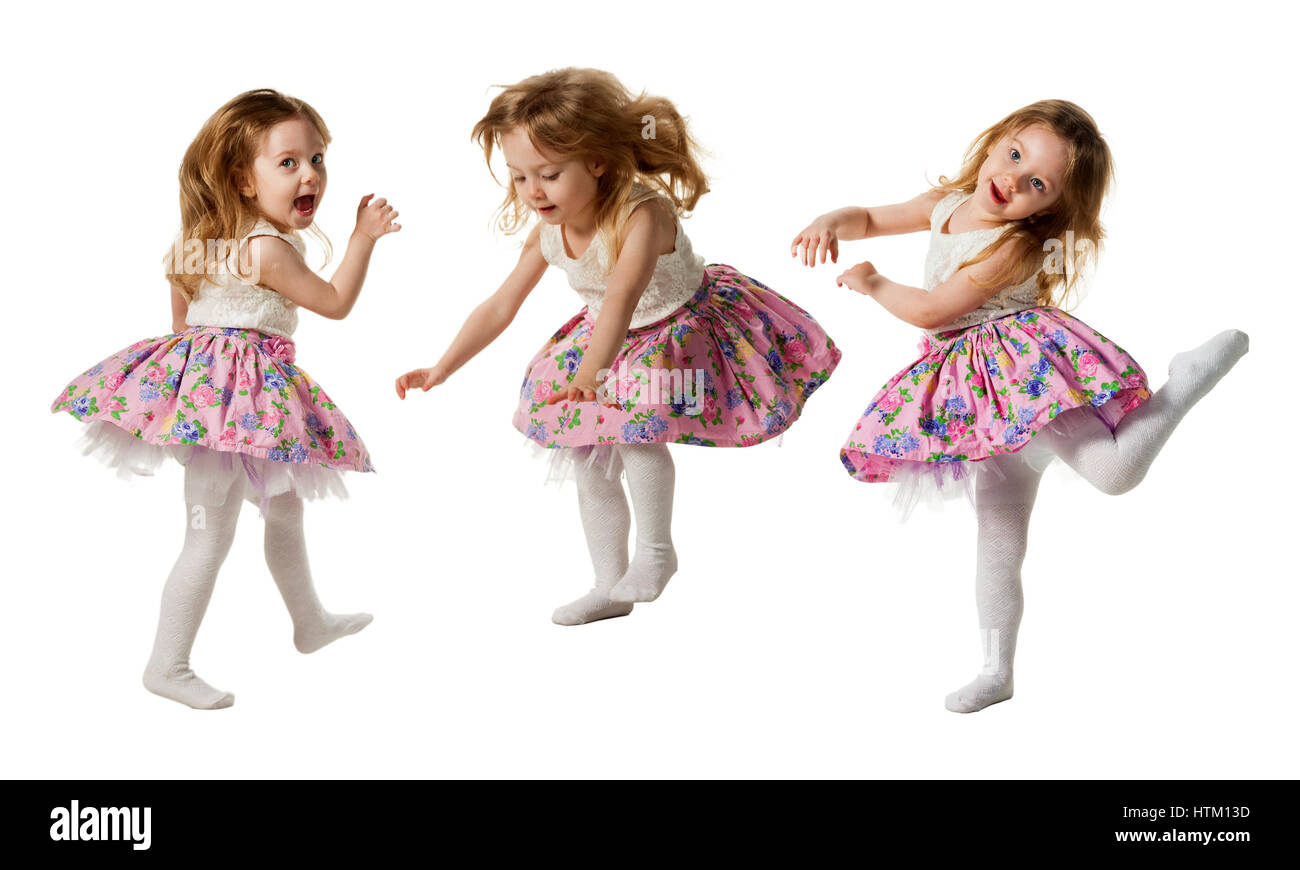 Carino ragazzina salta con gioia isolati su sfondo bianco Foto Stock