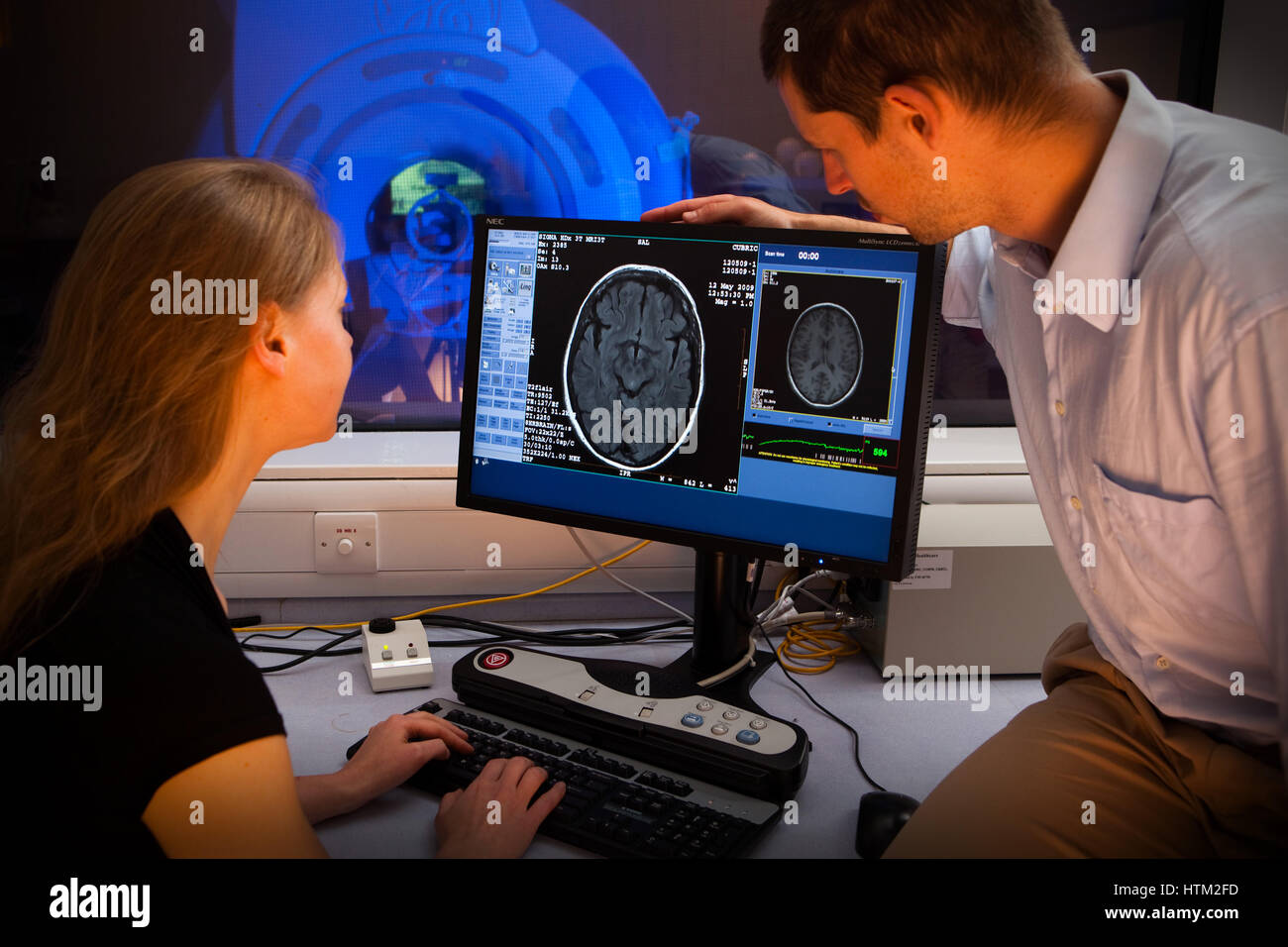 Esperimenti medici e di ricerca presso università di Cardiff Scuola di psicologia, Cardiff Wales, Regno Unito Foto Stock