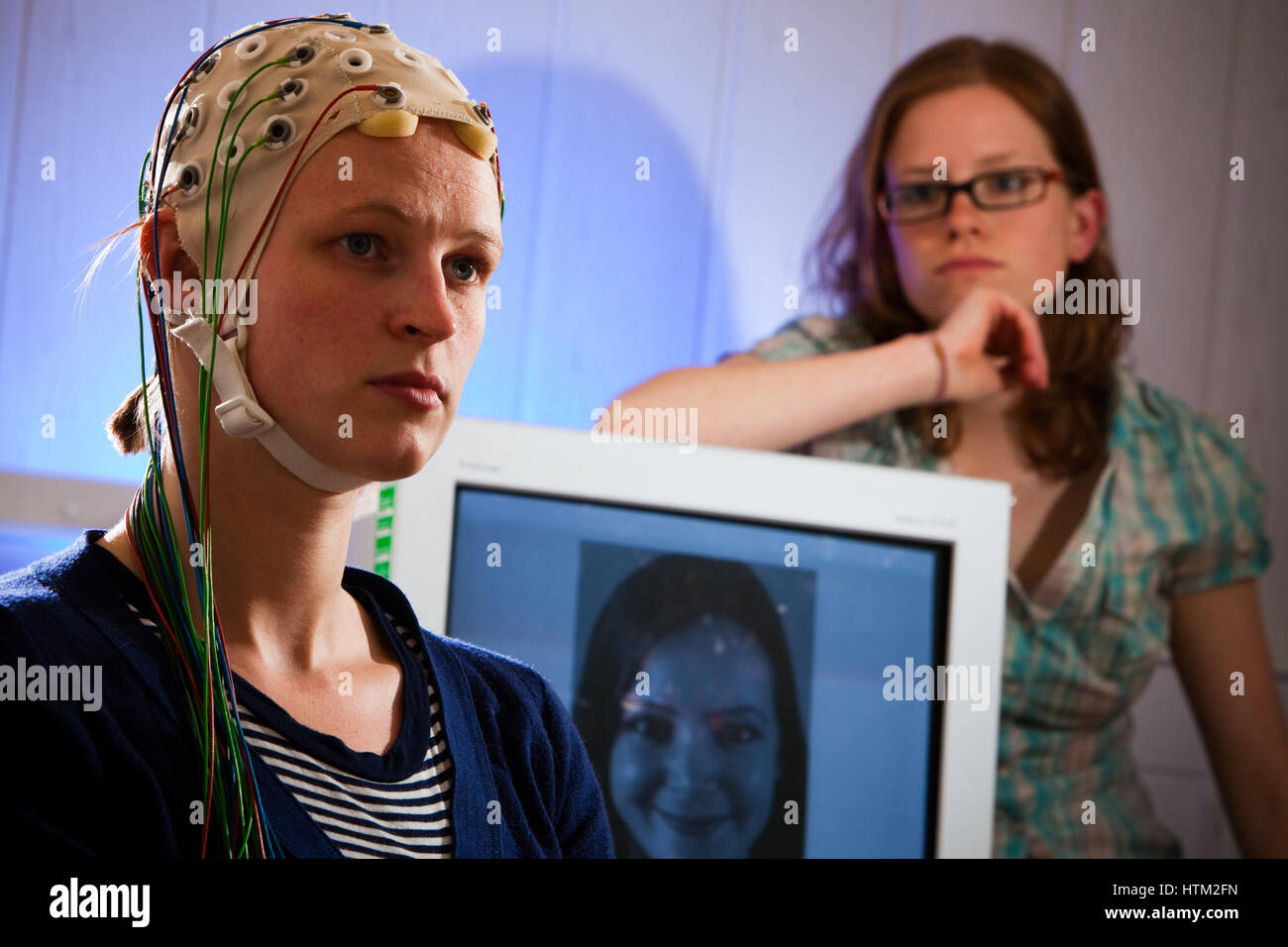 Esperimenti medici e di ricerca presso università di Cardiff Scuola di psicologia, Cardiff Wales, Regno Unito Foto Stock