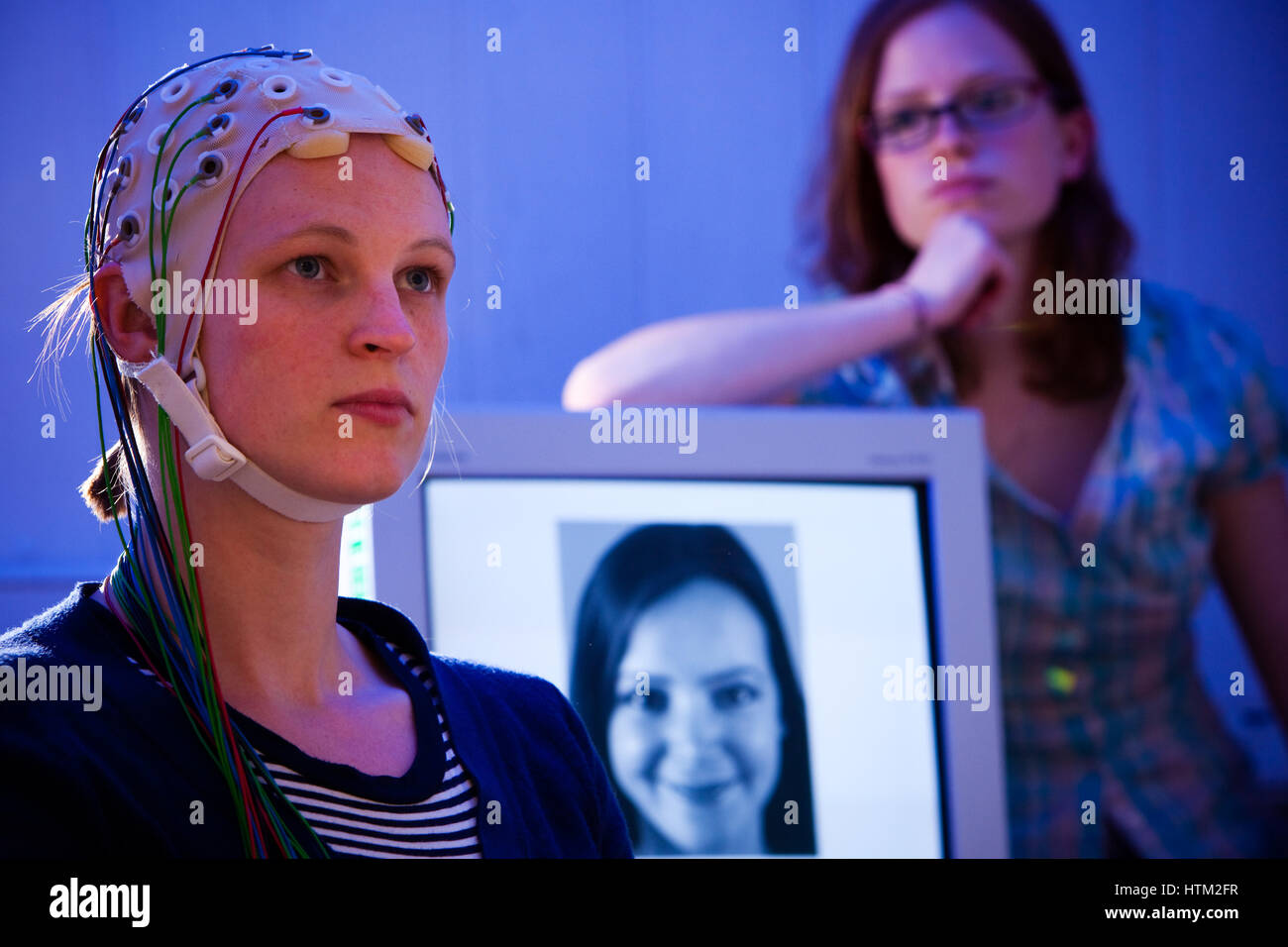 Esperimenti medici e di ricerca presso università di Cardiff Scuola di psicologia, Cardiff Wales, Regno Unito Foto Stock