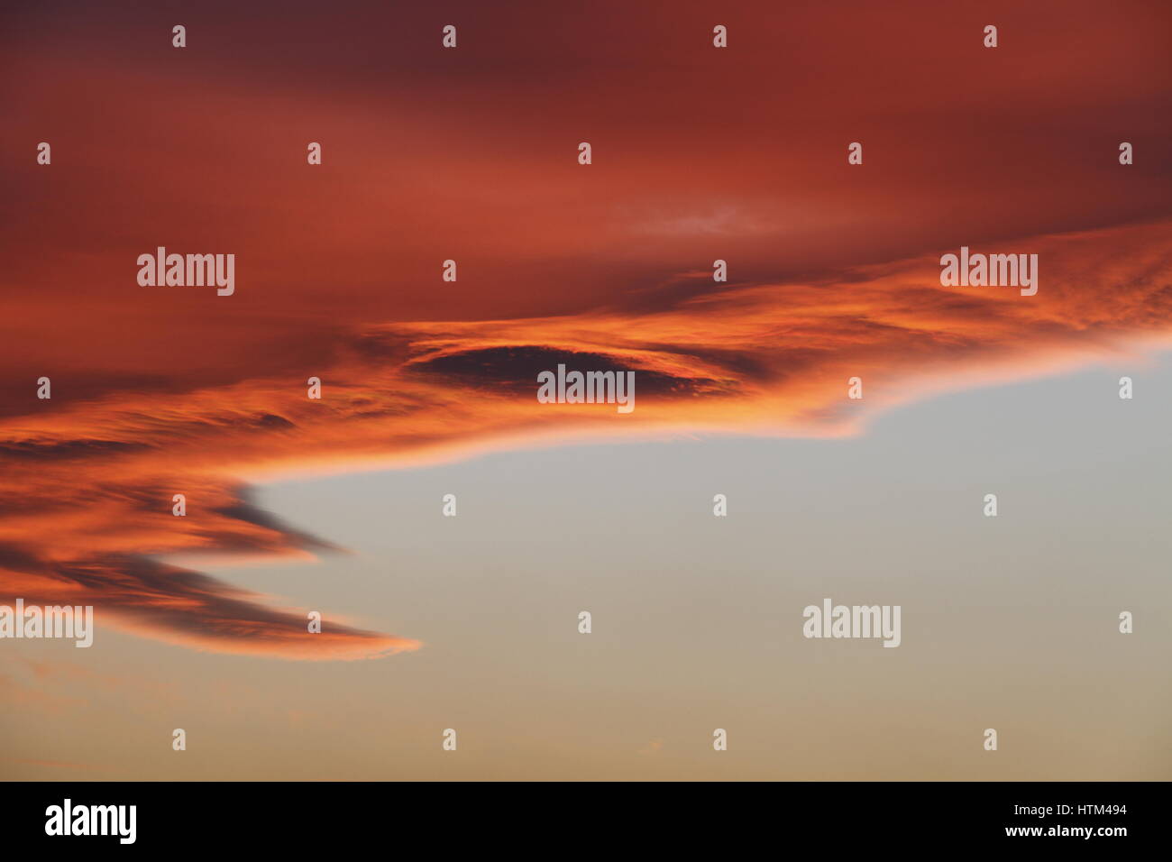 Le nuvole colorate al tramonto Pechino CINA Foto Stock
