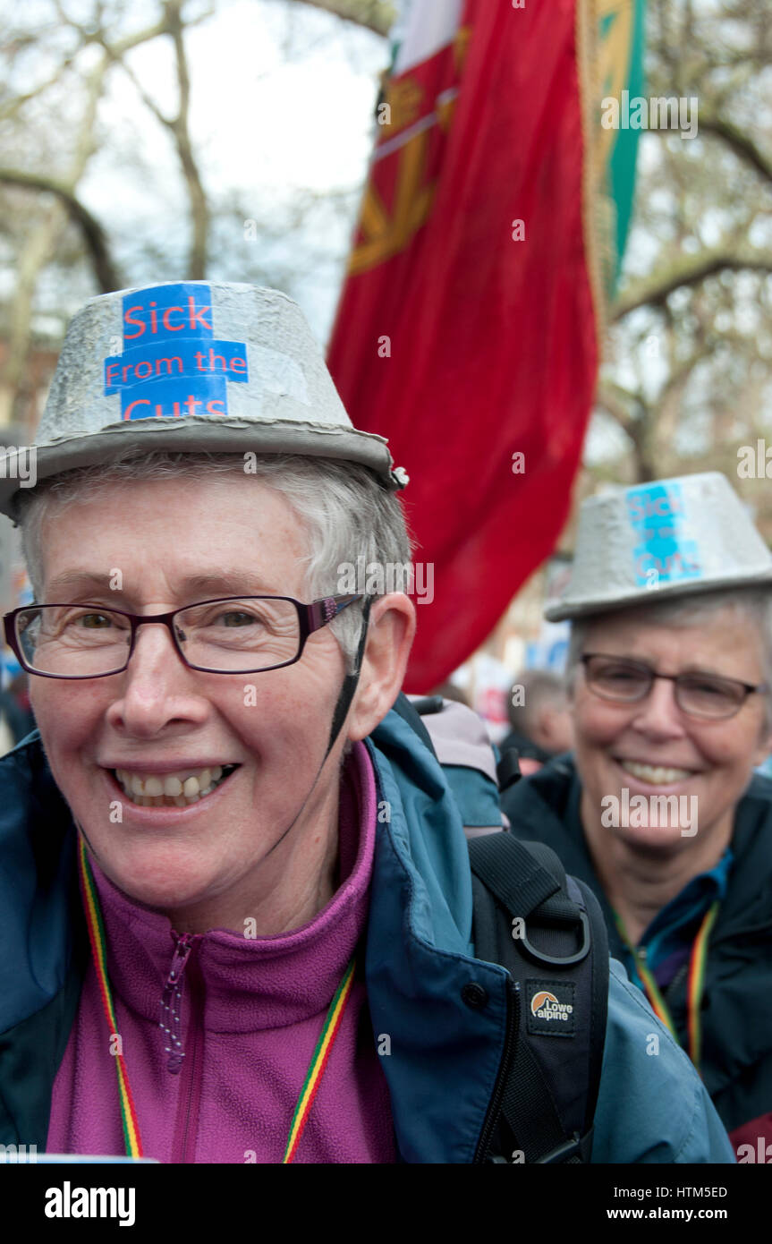 Il centro di Londra. 3 marzo 2017 . Migliaia di lavoratori della sanità, attivisti e membri del pubblico hanno protestato contro austerità in servizio sanitario Foto Stock