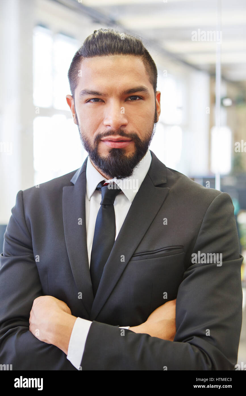 L'uomo come manager con maggiore fiducia nel suo ufficio Foto Stock