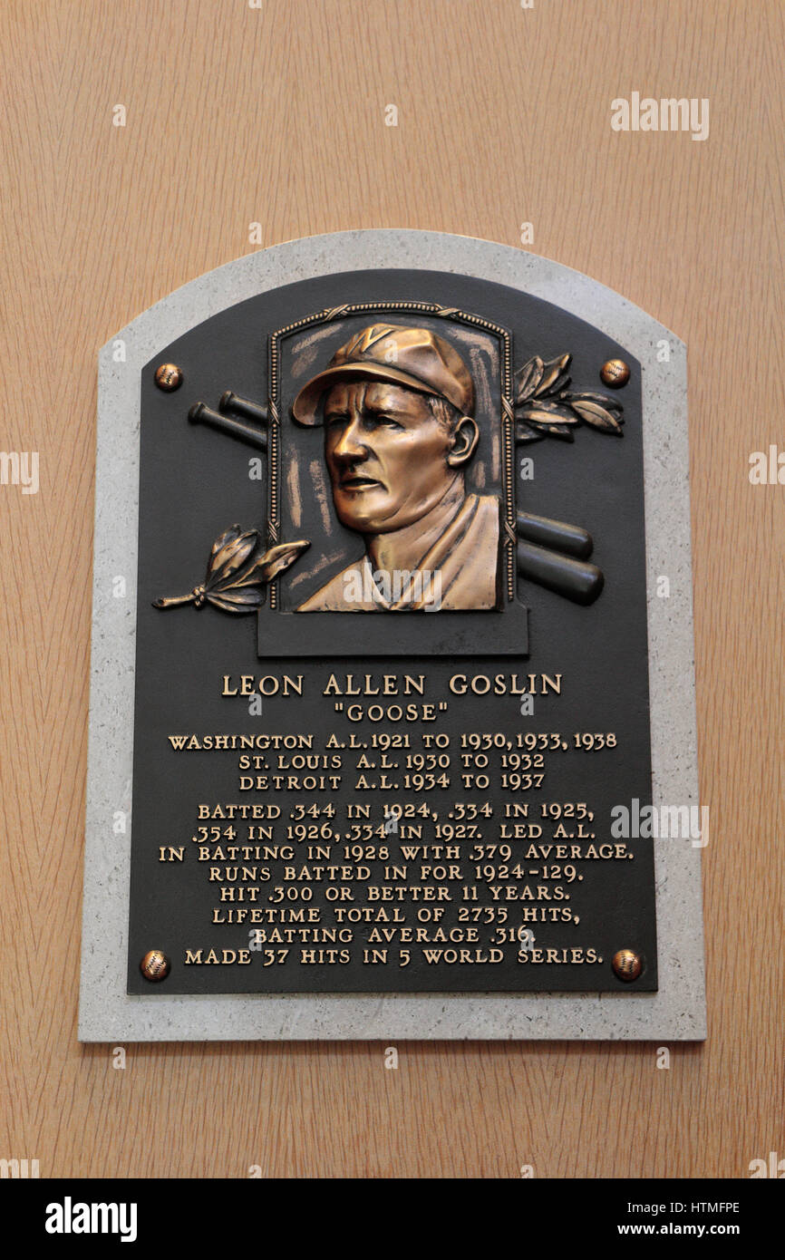 Targa commemorativa per sinistra fielder Goose Goslin nella Hall of Fame Gallery, National Baseball Hall of Fame & Museum, Cooperstown, NY, STATI UNITI D'AMERICA. Foto Stock