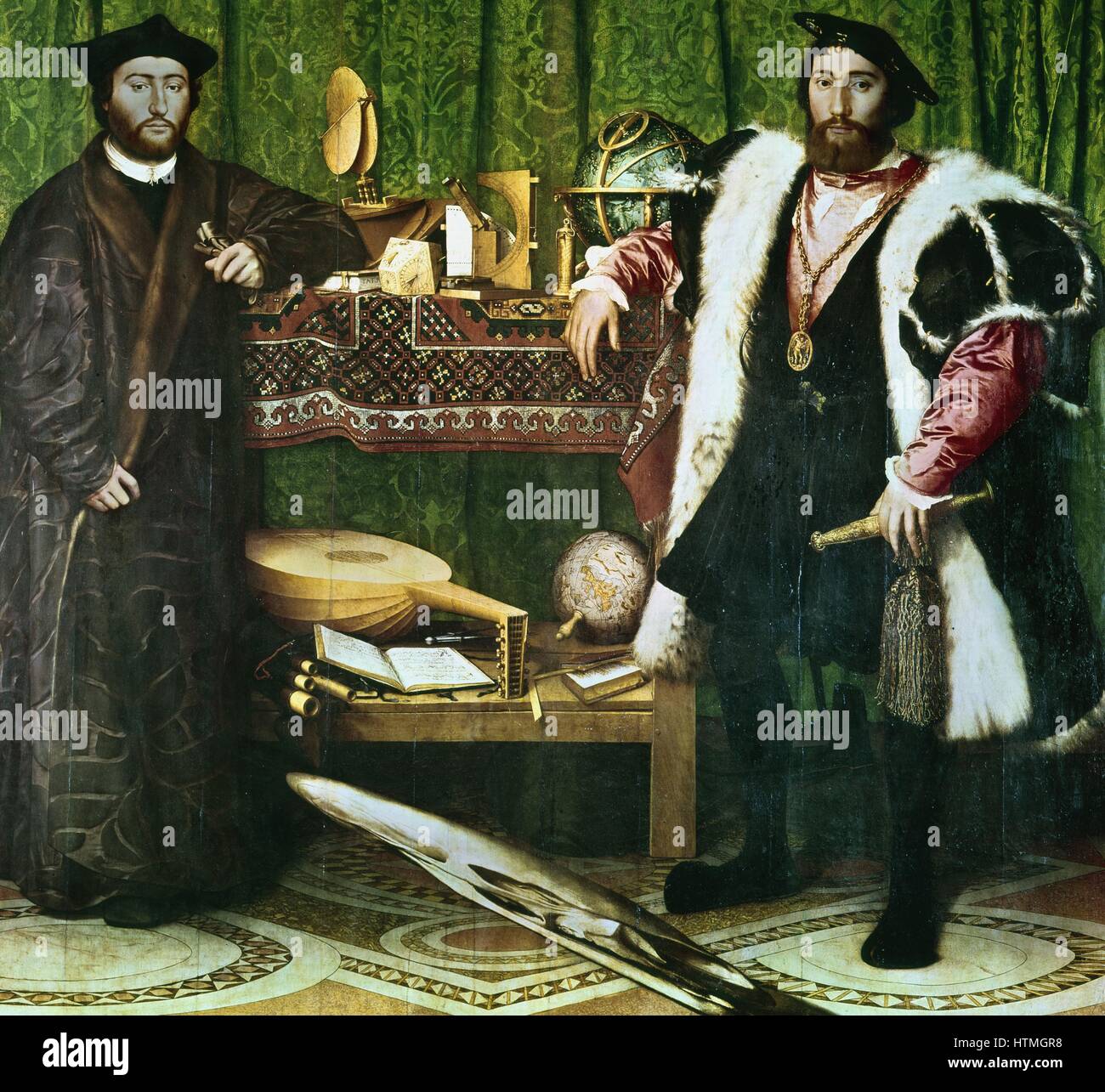 "Gli Ambasciatori, , (1533): Jean de Dinteville (1504-1555) e Georges de Selve (1508-1551), Vescovo di Lavaur, ambasciatori presso la corte di Enrico VIII d'Inghilterra. Hans Holbein il Giovane (1497-1543) tedesco-born artist. Le condizioni prima di effettuare la pulizia. Foto Stock