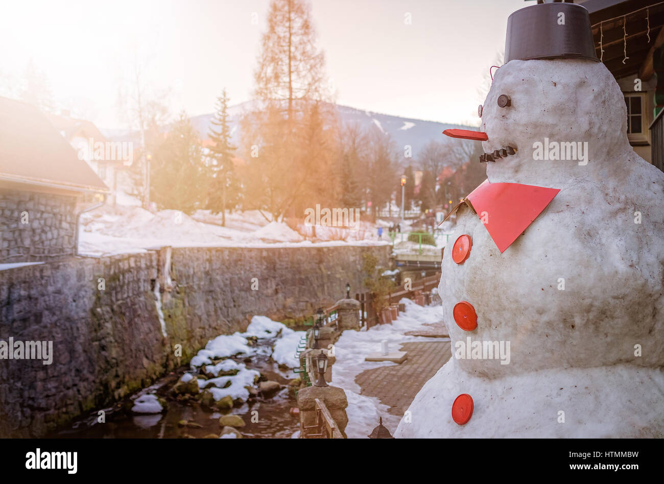 Grandi Big fat pupazzo di neve con naso rosso e pulsanti Foto Stock