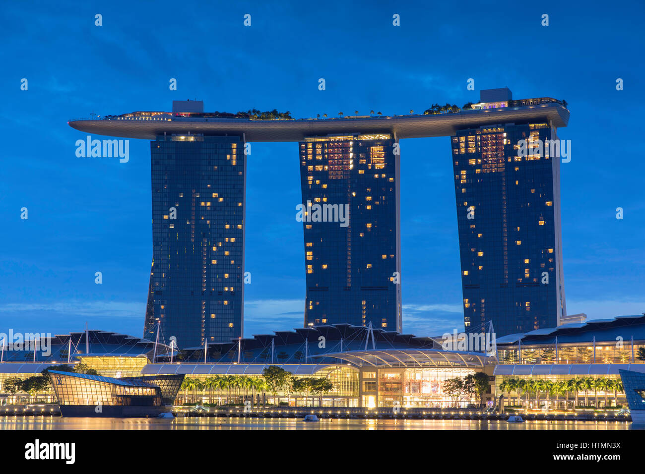 Il Marina Bay Sands Hotel all'alba, Marina Bay, Singapore Foto Stock
