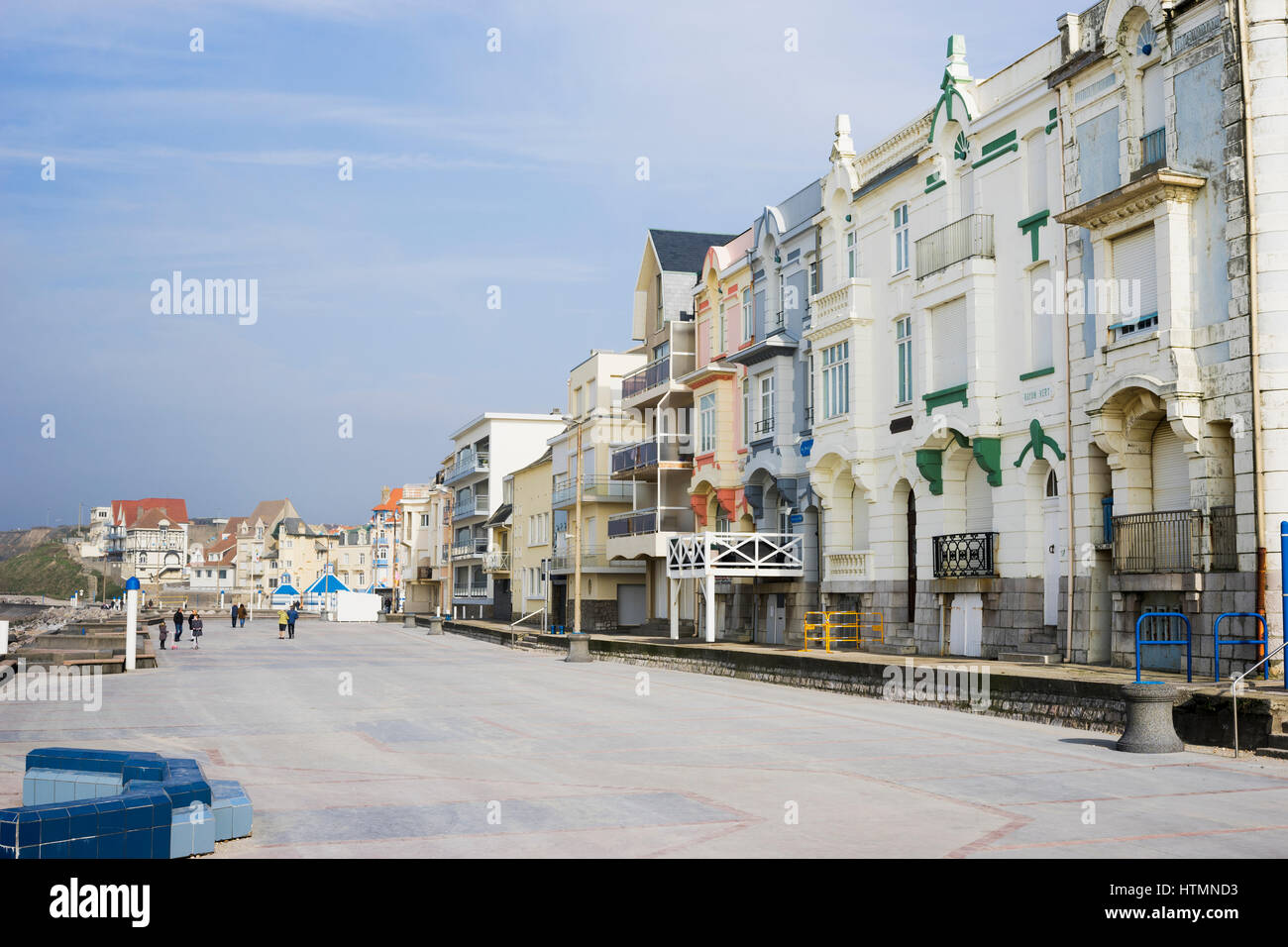 Passeggiata Lungomare con architettura belle epoque a Wimereux, Cote d' Opale, Francia Foto Stock