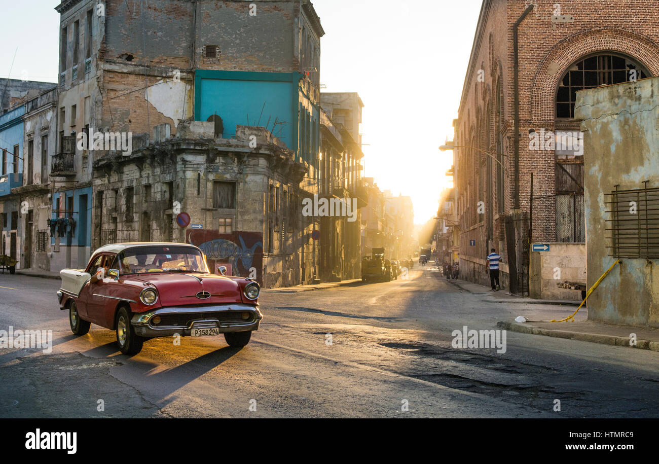 Vintage auto per le strade di La Habana, Cuba Foto Stock