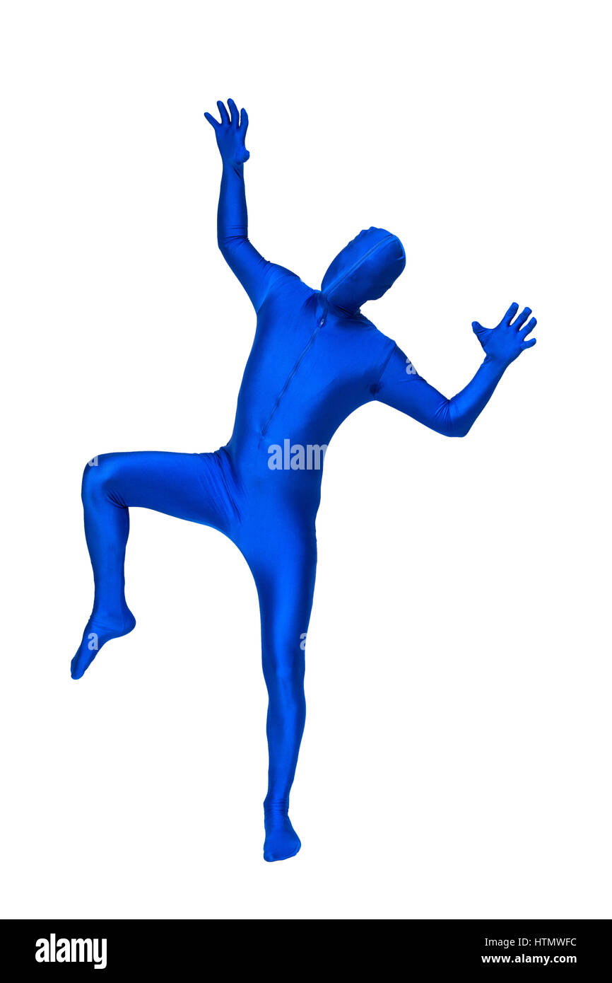 Misterioso uomo blu in costume gesti con le mani Foto Stock
