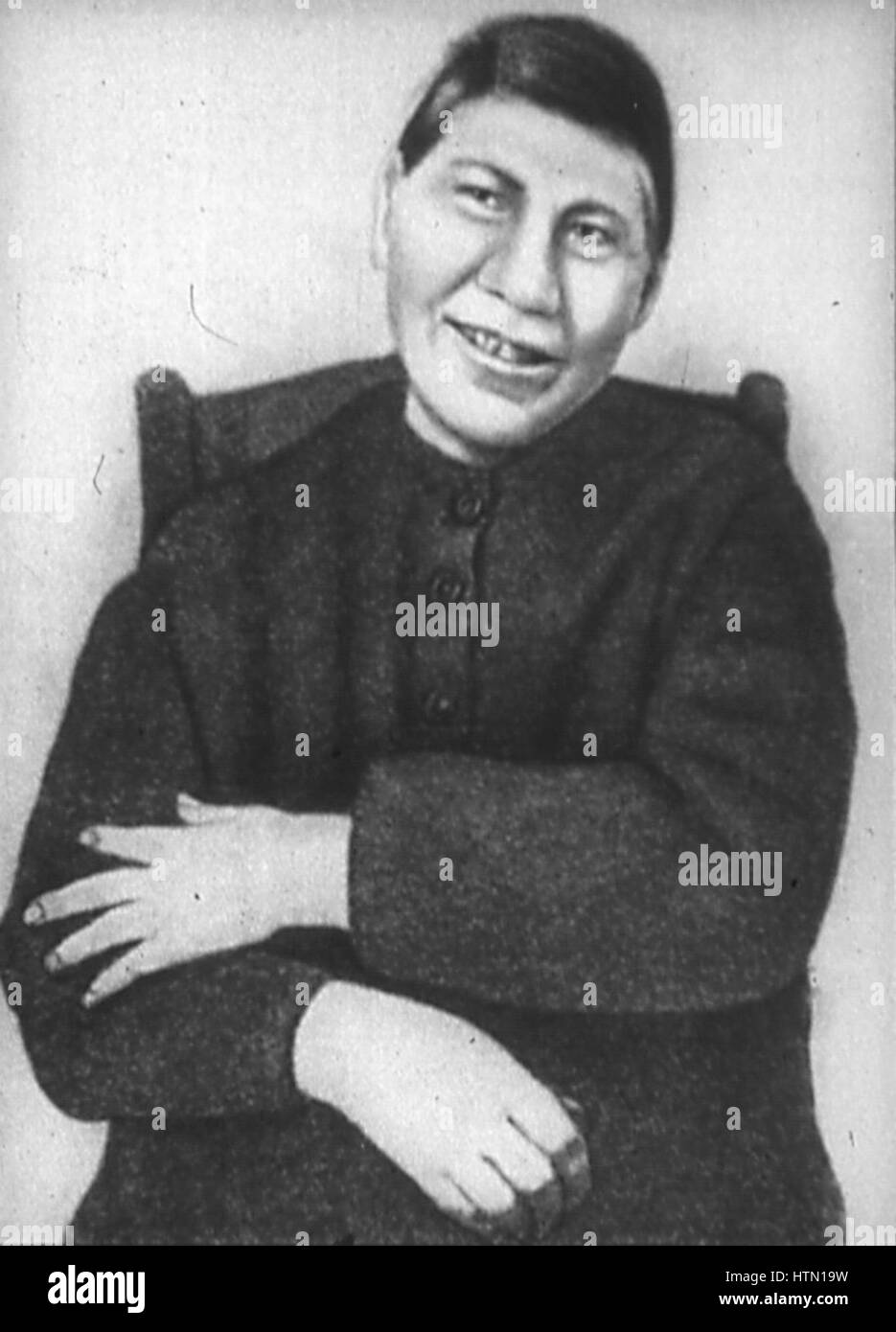 Il lavoro di Maria Petrova è noto per la sua profonda esplorazione dell'esperienza umana, spesso concentrandosi su temi di identità e crescita personale. La sua arte trasmette le sfumature delle lotte individuali e dei trionfi, riflettendo un approccio moderno alla rappresentazione della complessità umana. Foto Stock