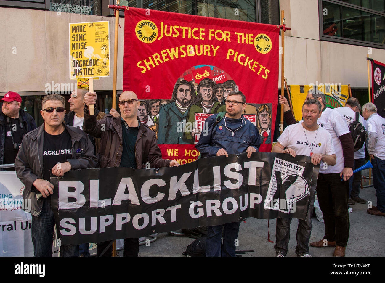 Londra, Regno Unito. 13 Mar, 2017. Centinaia di prendere parte a una rumorosa protesta contro l'ufficio a casa la decisione di non concedere un'indagine "La battaglia di Orgreave". Credito: David Rowe/Alamy Live News Foto Stock