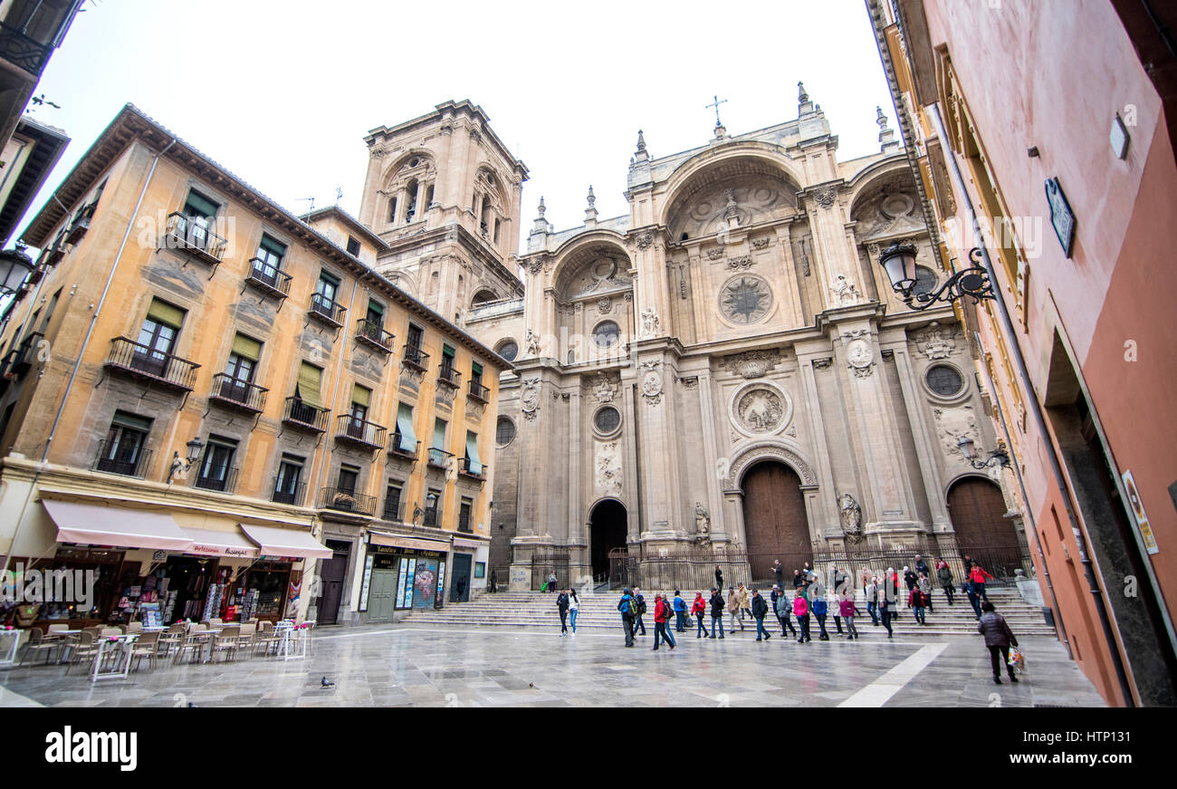 Granada, Spagna. 13 Mar, 2017. Cattedrale di Granada dell Incarnazione durante una giornata nuvolosa della molla su Marzo 13, 2016 a Granada, Spagna. Credito: David Gato/Alamy Live News Foto Stock