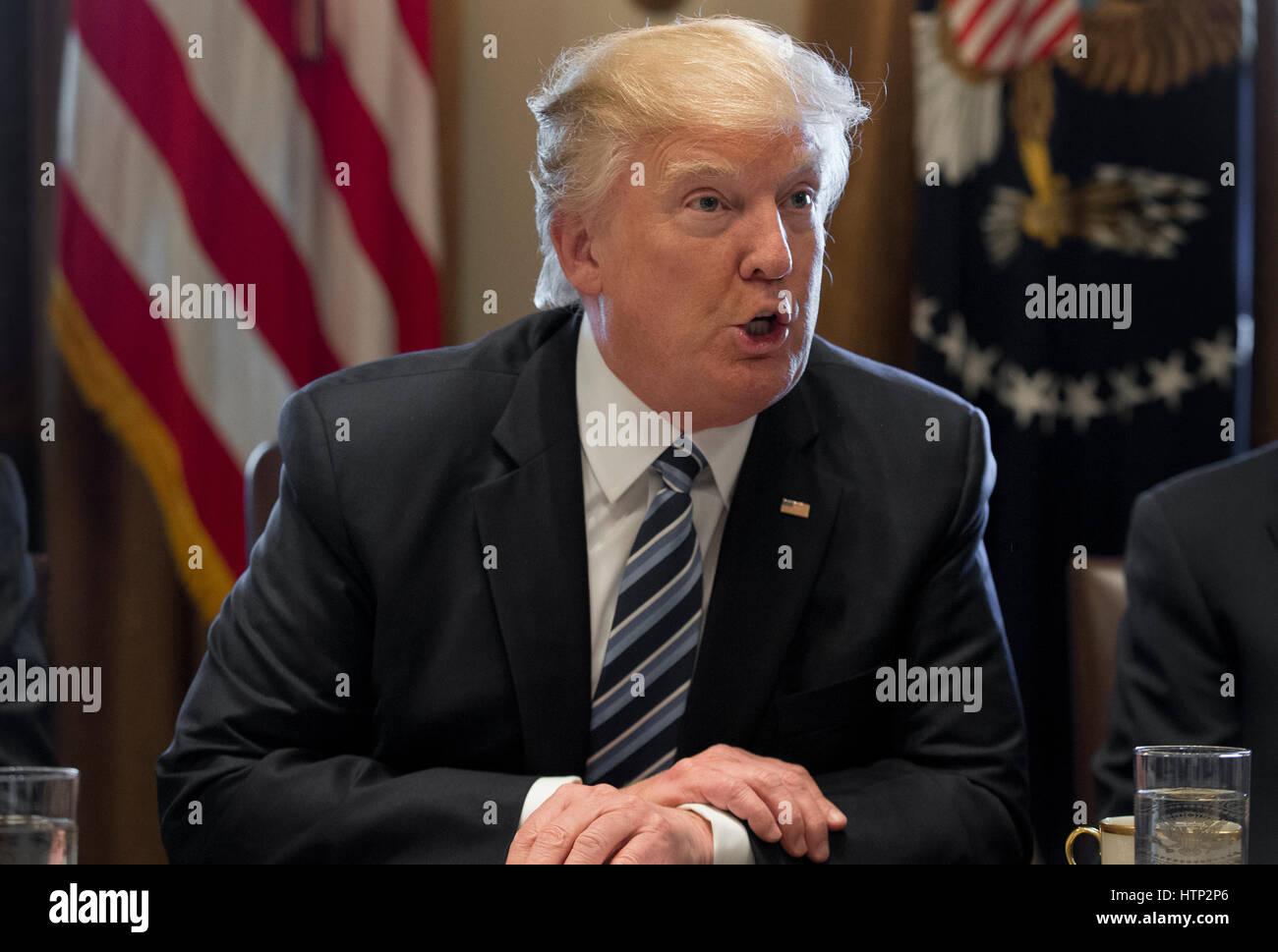 Washington DC, USA, 13 marzo, 2017 Il presidente statunitense Donald Trump J tiene una riunione con i membri del suo gabinetto nel Cabinet Room della casa bianca a Washington DC, USA, 13 marzo 2017 Foto Stock