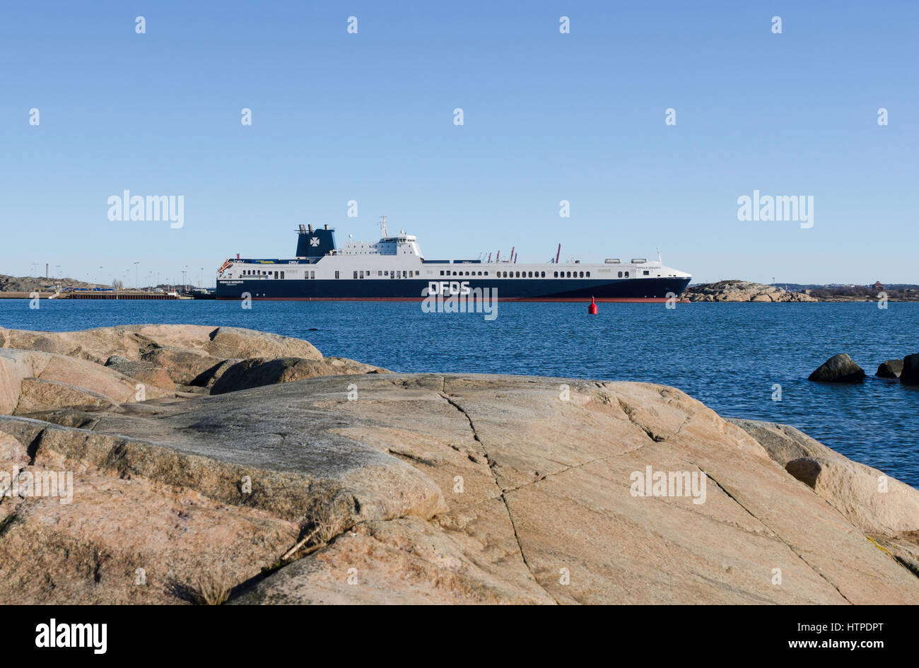 Una grande nave nel porto fuori Gothenburg Foto Stock