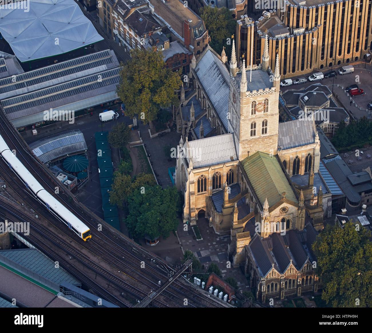 Cattedrale di Southwark nel contesto. Londra viste sulla città, Londra, Regno Unito. Architetto: n/a, 2014. Foto Stock