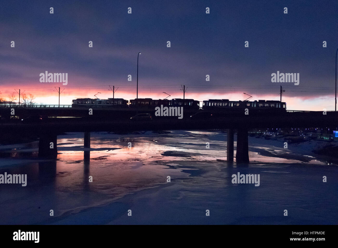 Mattina i pendolari a sunrise, Calgary Alberta Foto Stock