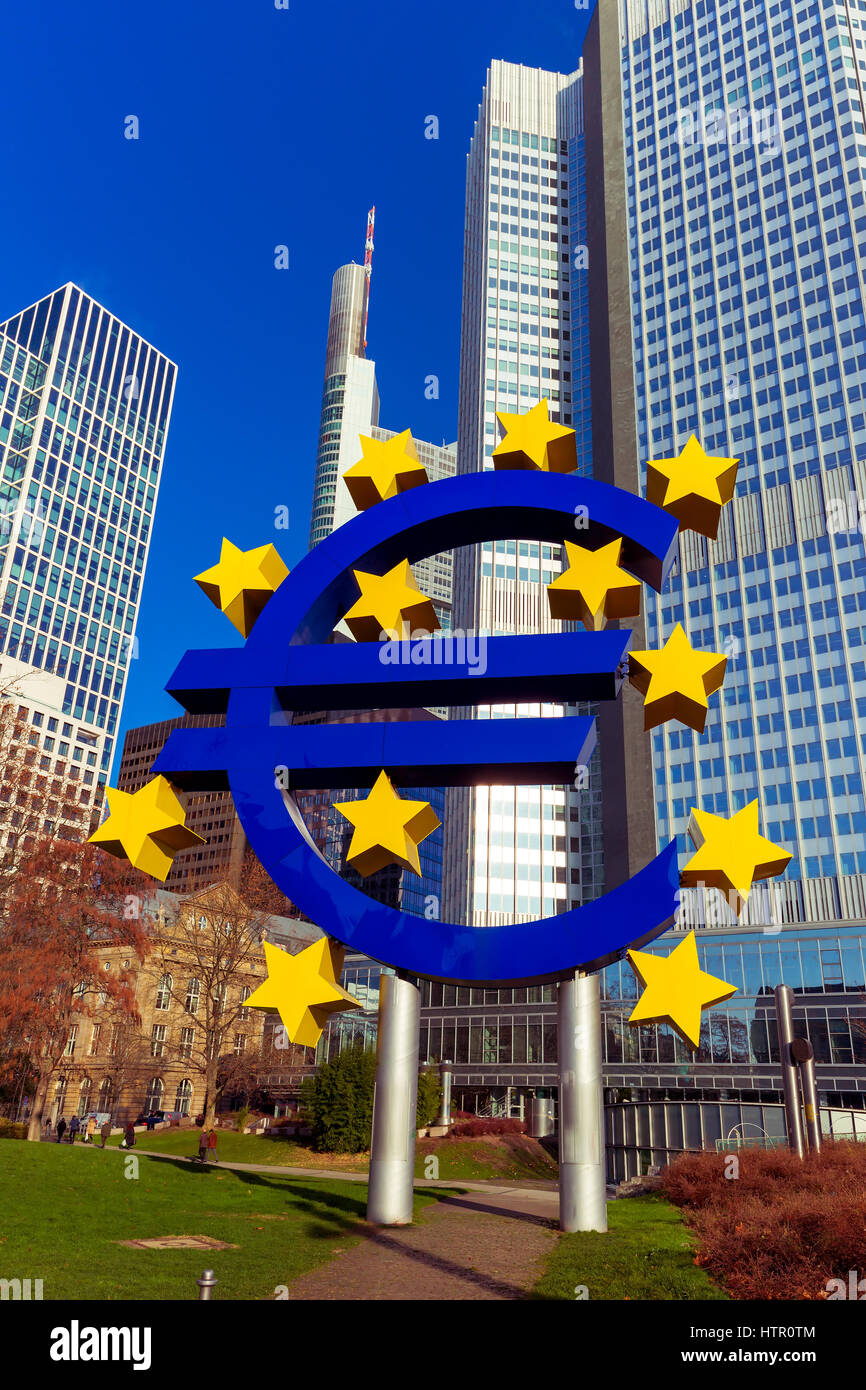 Simbolo dell'euro in Frankfurt am Main, Germania Foto Stock